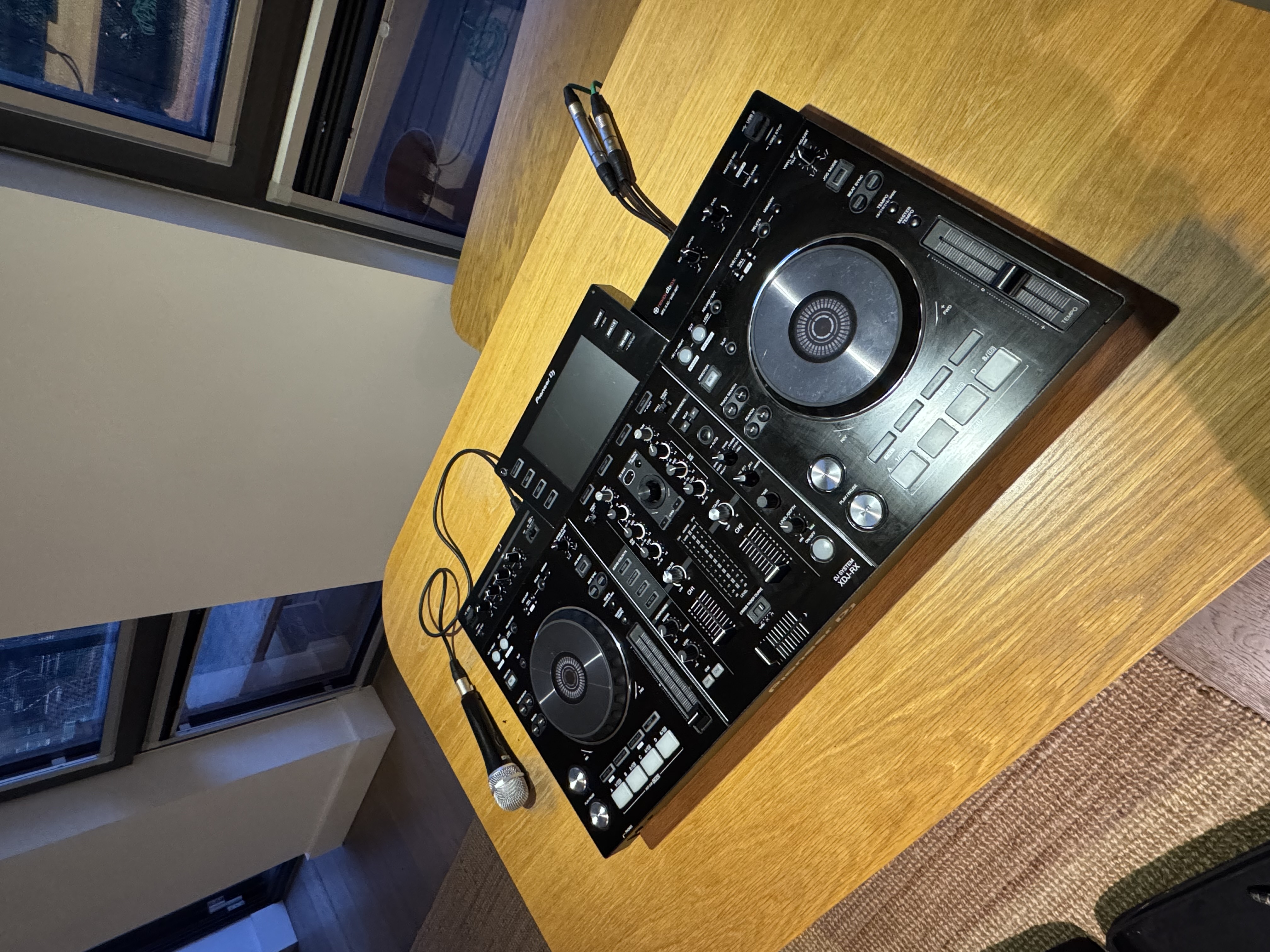 Pioneer xdj-rx all in one dj controller