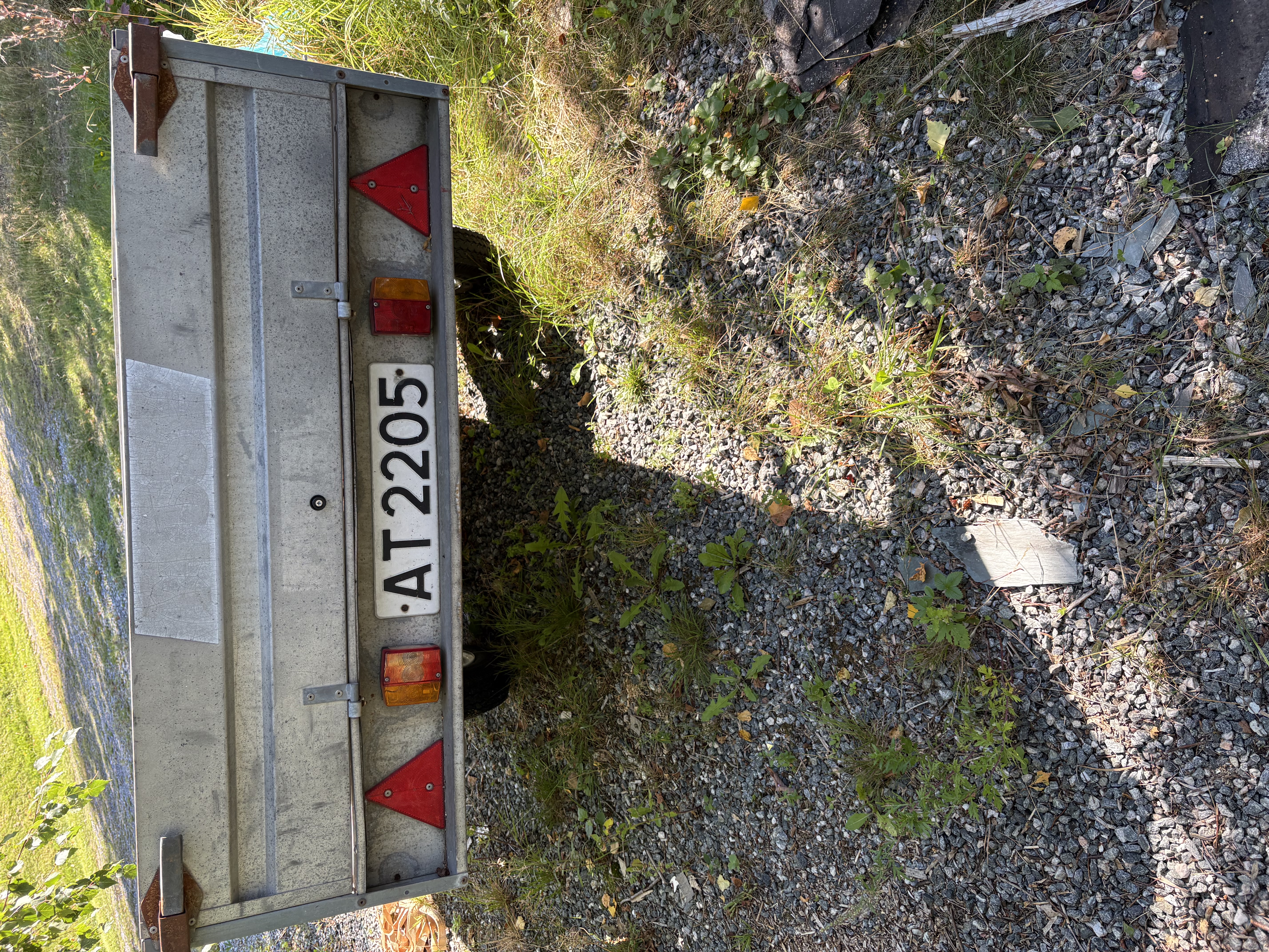 Liten tysse tilhenger med justerbart trekk til leie
