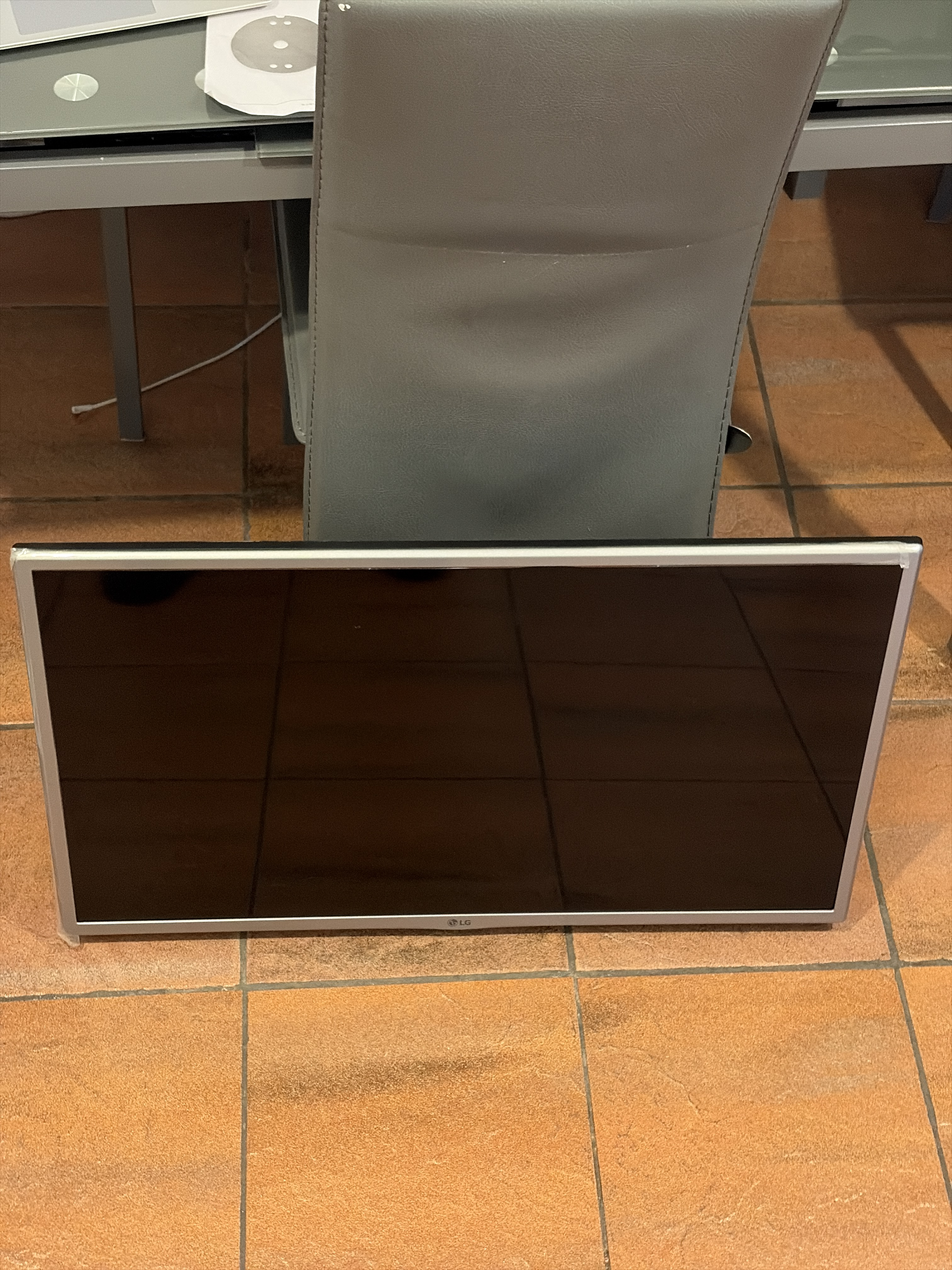 32 inch lg flatscreen tv