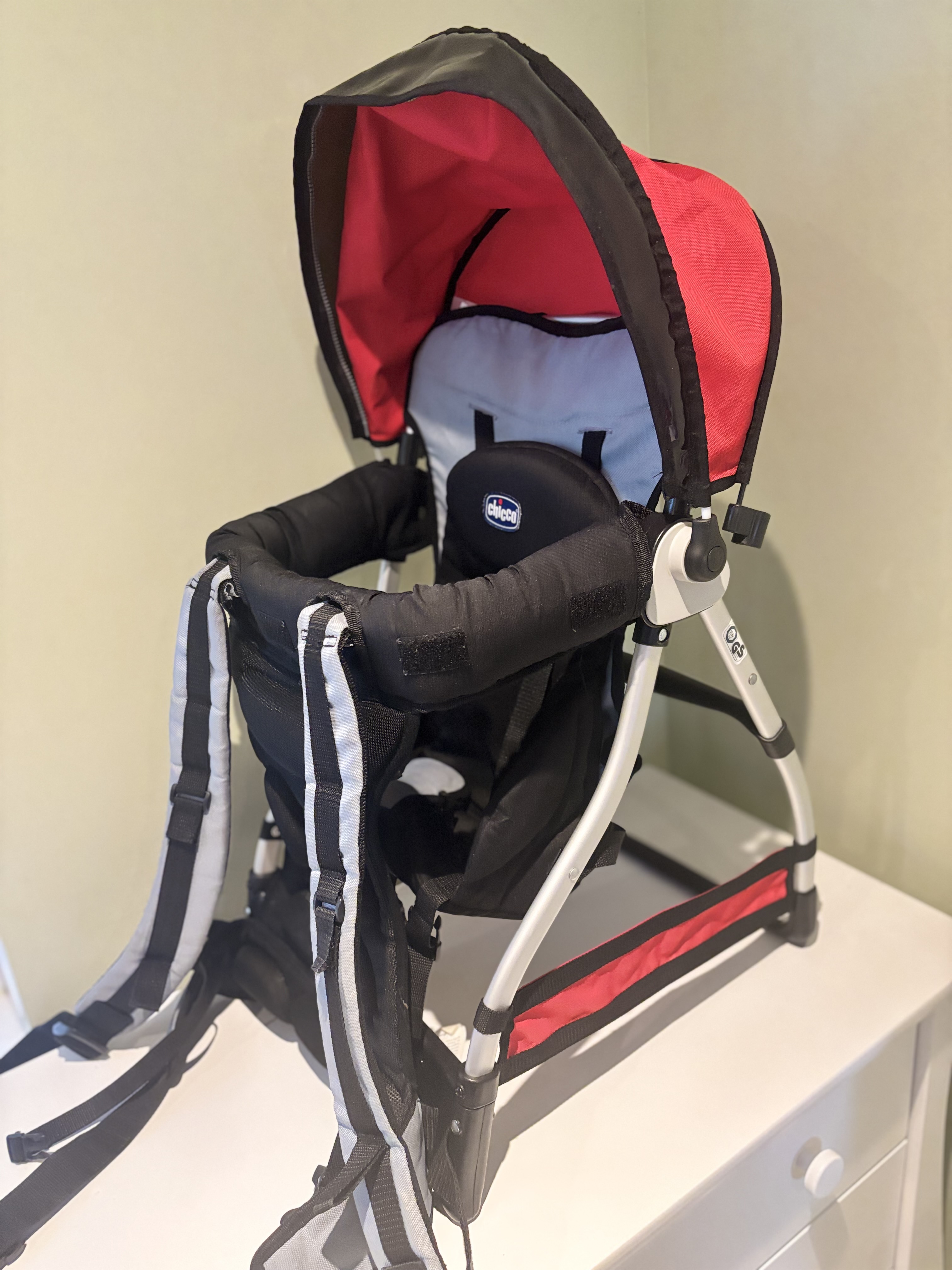 Chicco caddy child carrier backpack