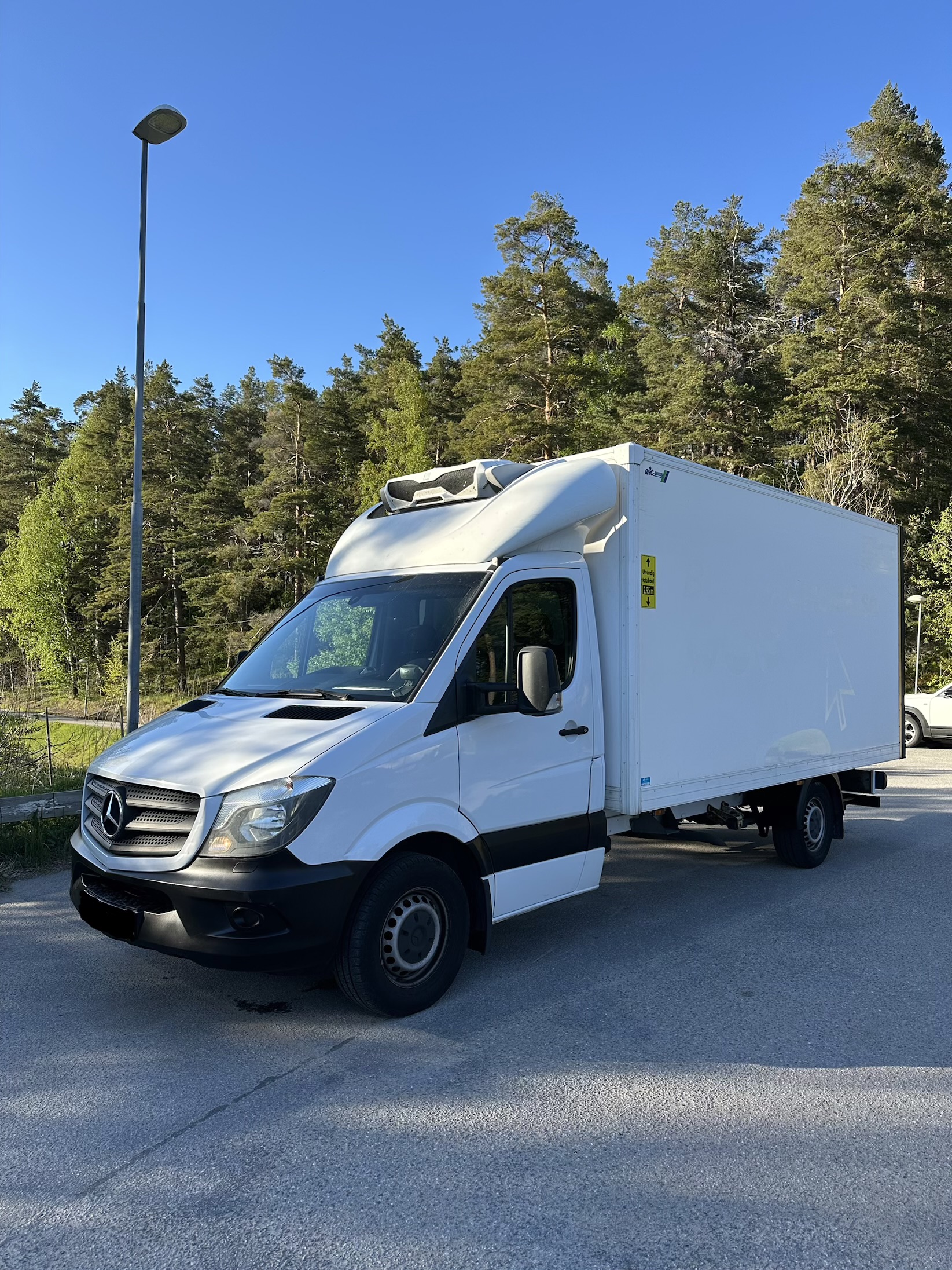 Mercedes-benz sprinter automat med bakgavellyft
