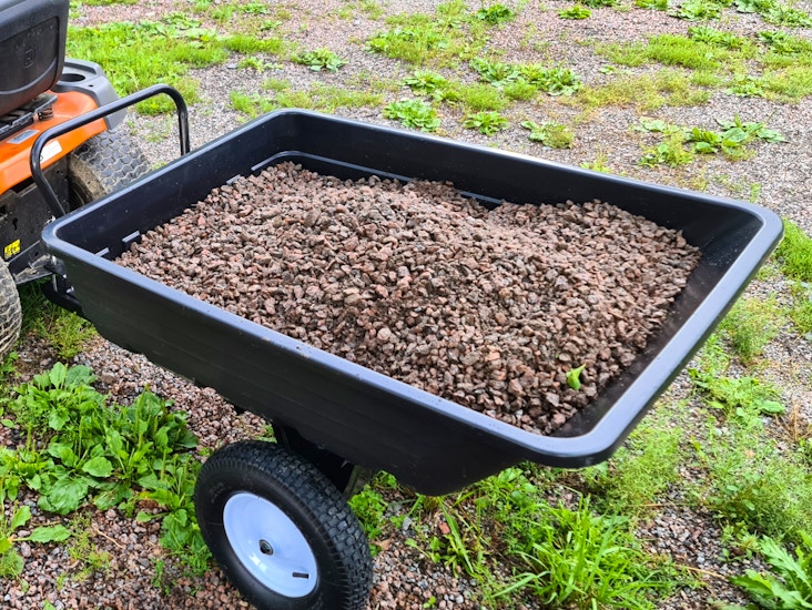 Ruohonleikkurin peräkärry kipillä max 200kg