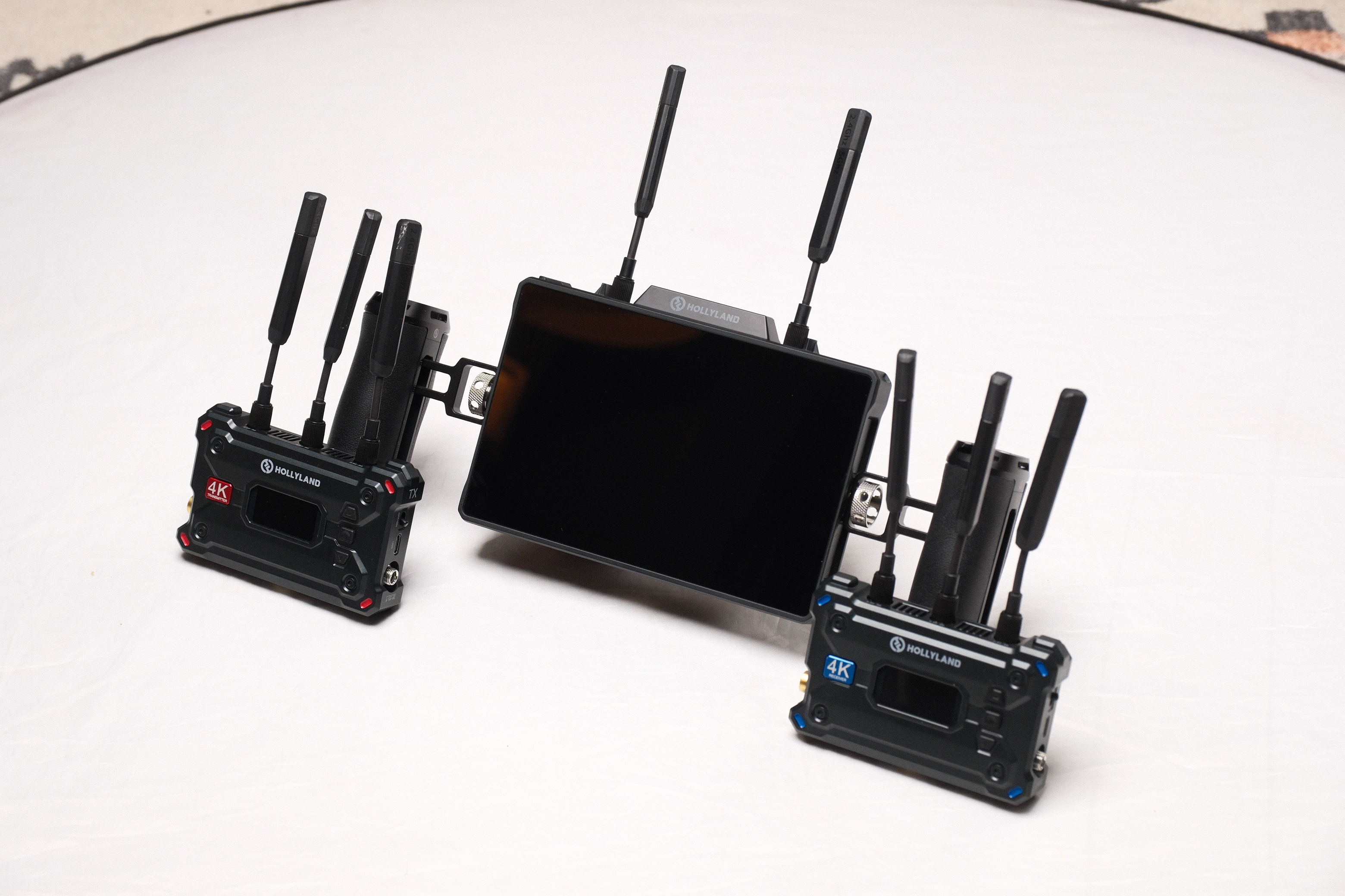 Hollyland pyro 4k wireless video kit with 7” monitor, tx and rx 