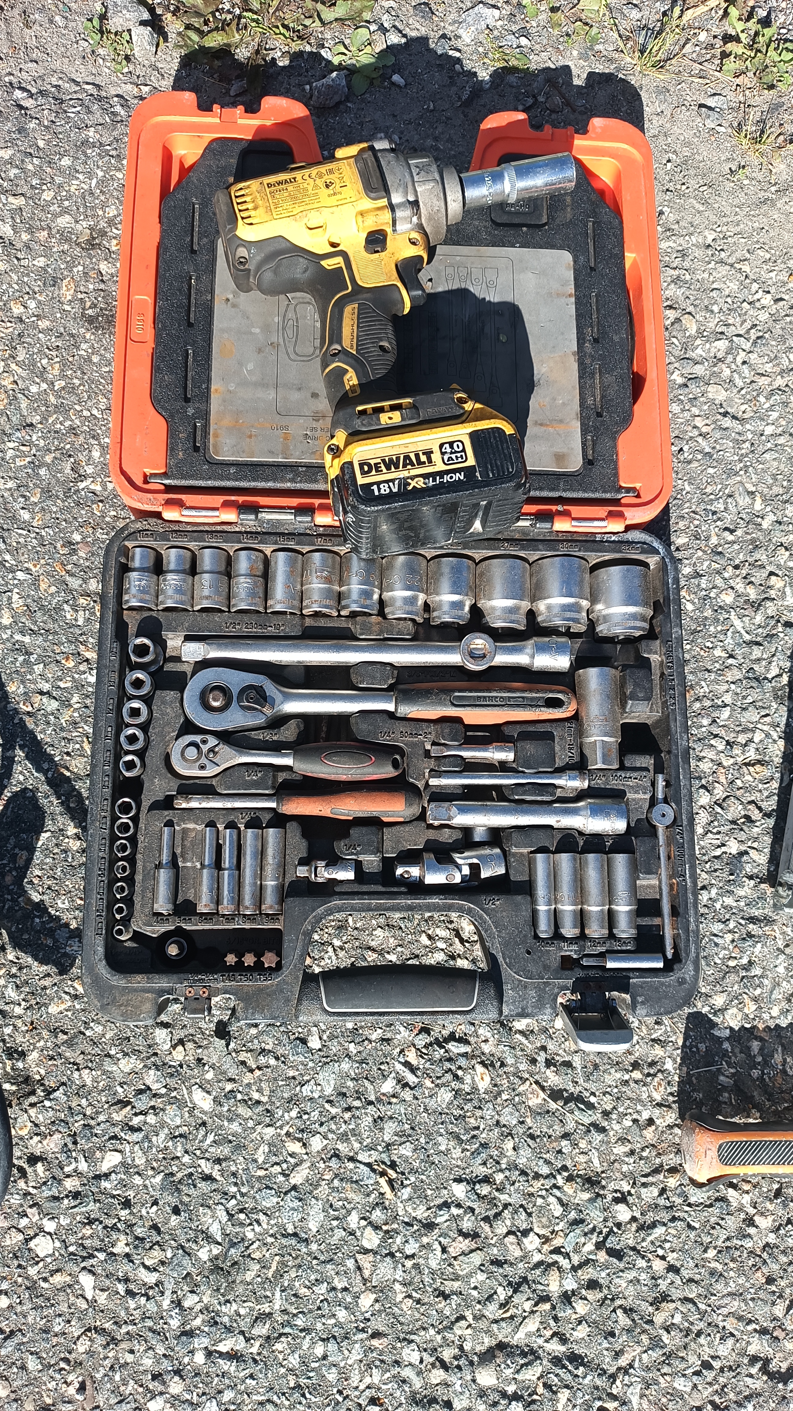 Komplett mekanikersett med dewalt muttertrekker og momentnøkkel
