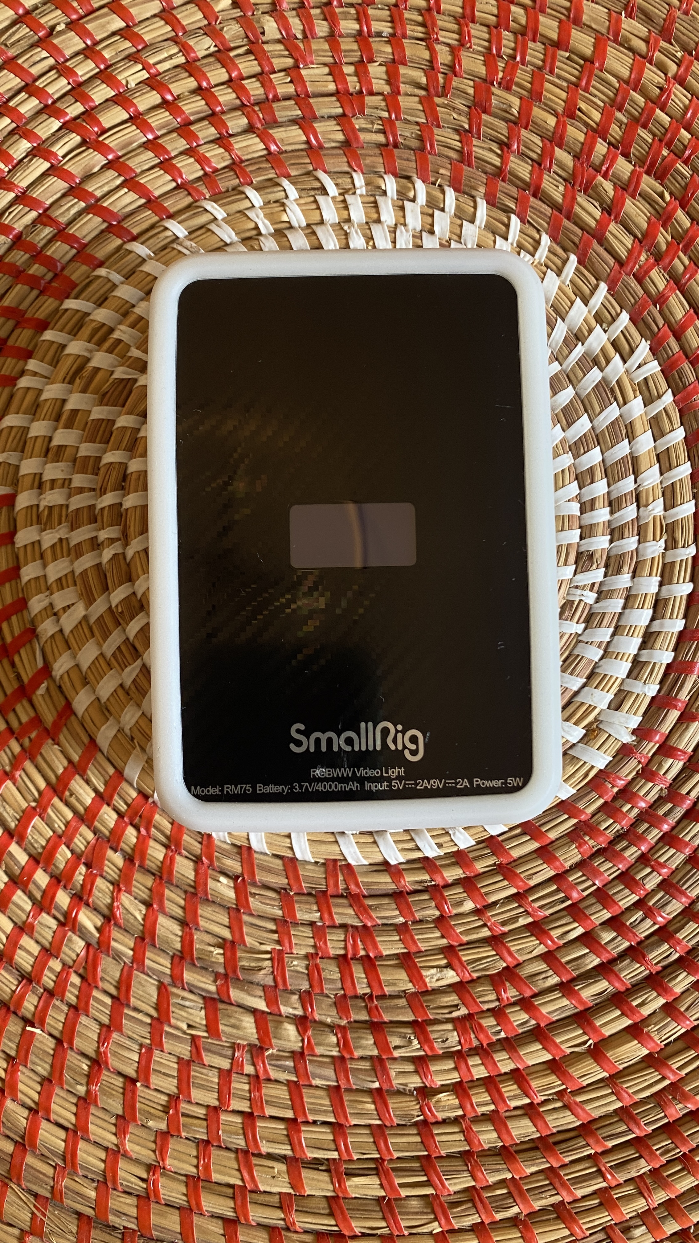 Smallrig rgb video light, 360° full color 15 light scenes 2500-8500k dimmable, built-in 4000mah rechargeable battery, portable with app control, magnetic absorption and light diffuser