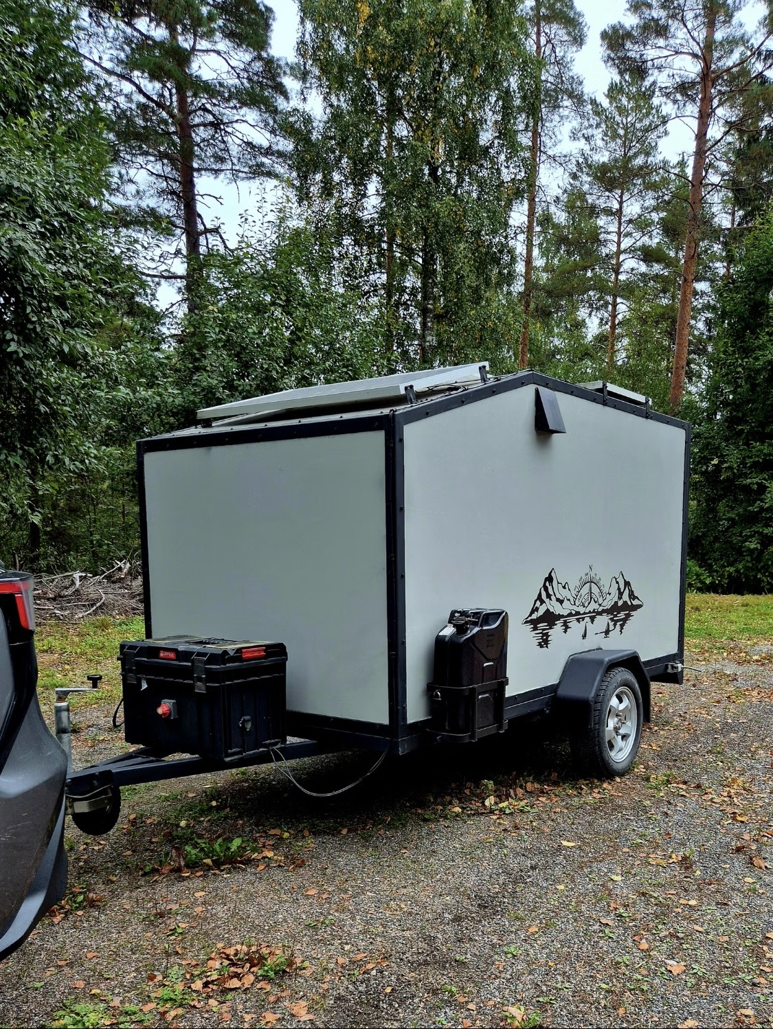 Retkeilyperäkärry - asuntovaunu - majoitus