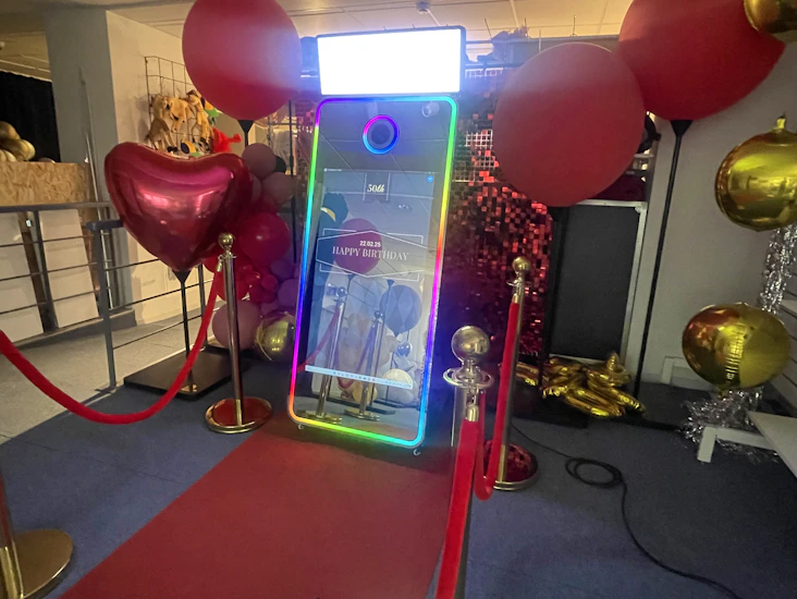 Fotobås / mirror booth – den interaktiva spegeln som lyfter ditt event!