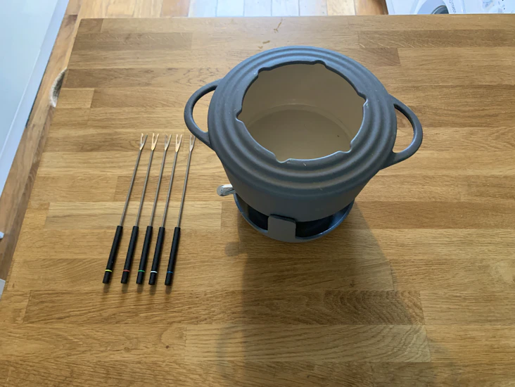 Cheese fondue set w/ heat source