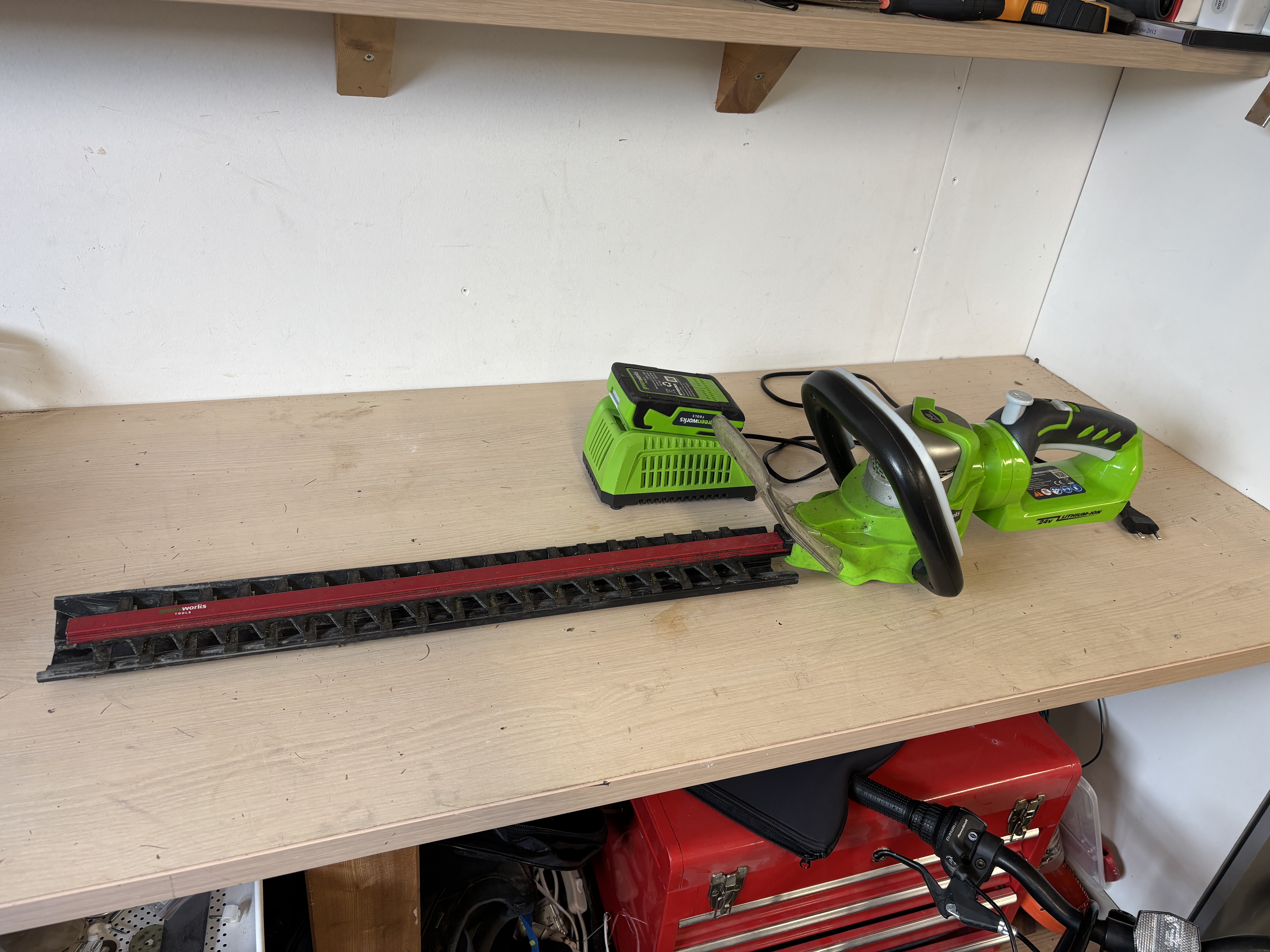 Greenworks batterydrevet hekksaks 