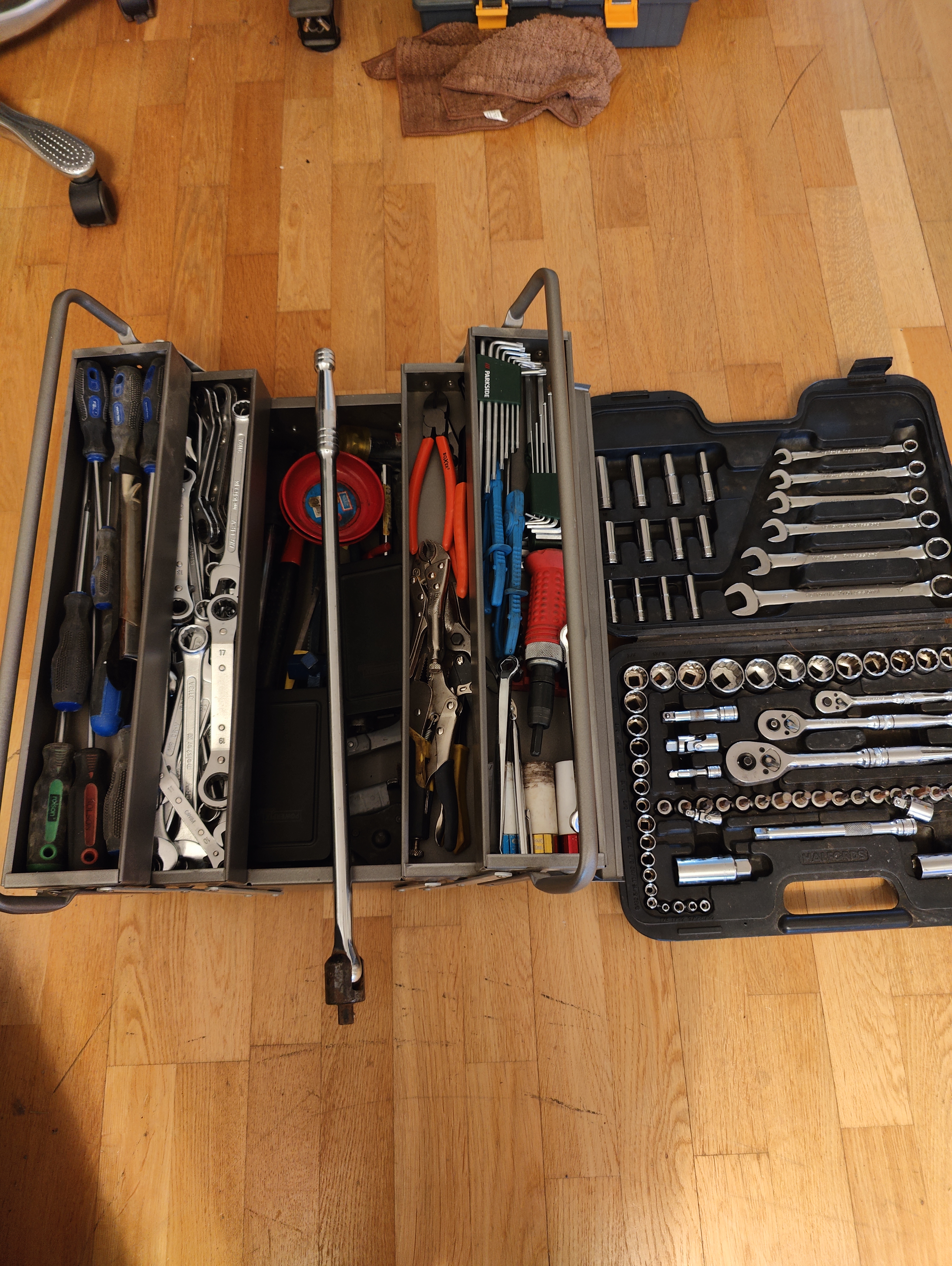 Complete car/mechanical tool kit over 250 items