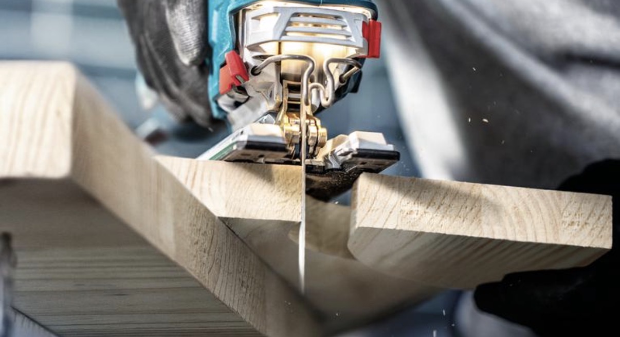 Bosch stikksag gst18v – lett og presis