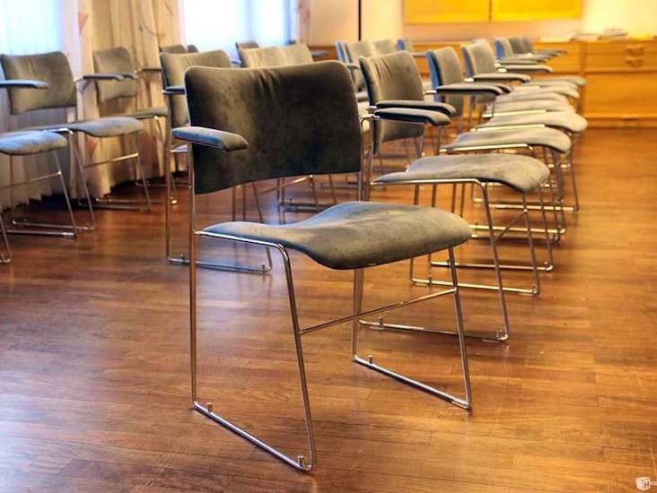 Pinottavia juhlatuoleja