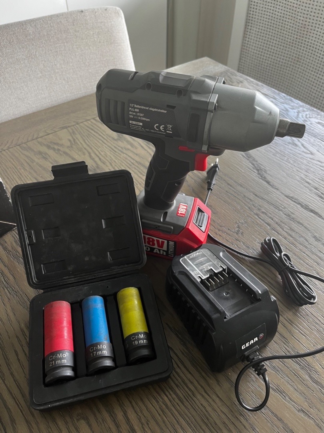 Batteridrevet slagskrutrekker