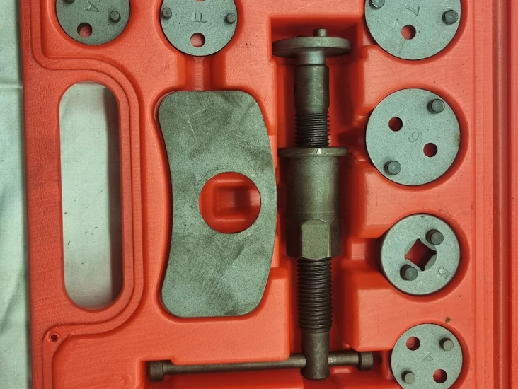 Bromskolvsverktyg, 15 delar