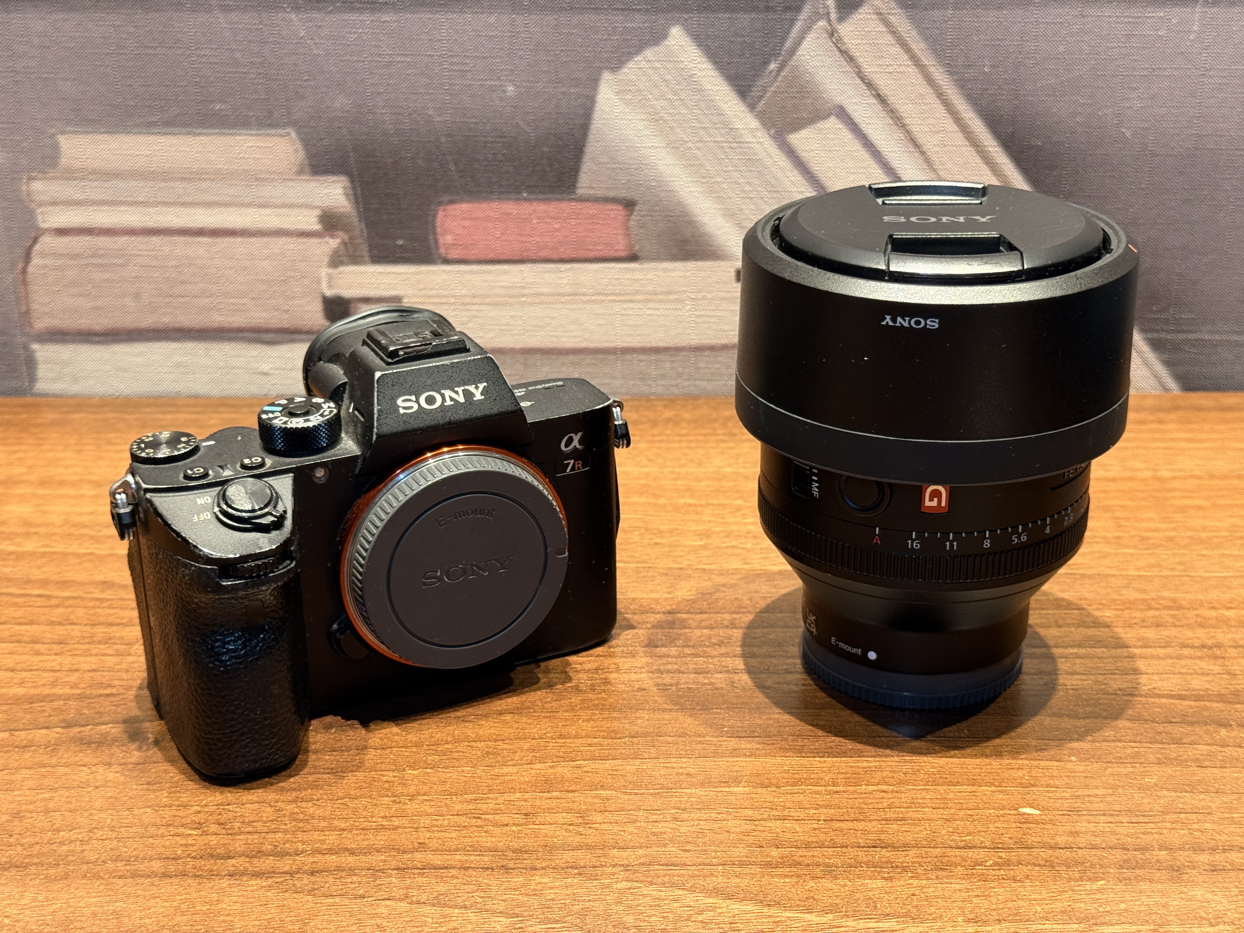 Sony a7riii a7r3 camera with sony 85mm f1.4 256gb sd card