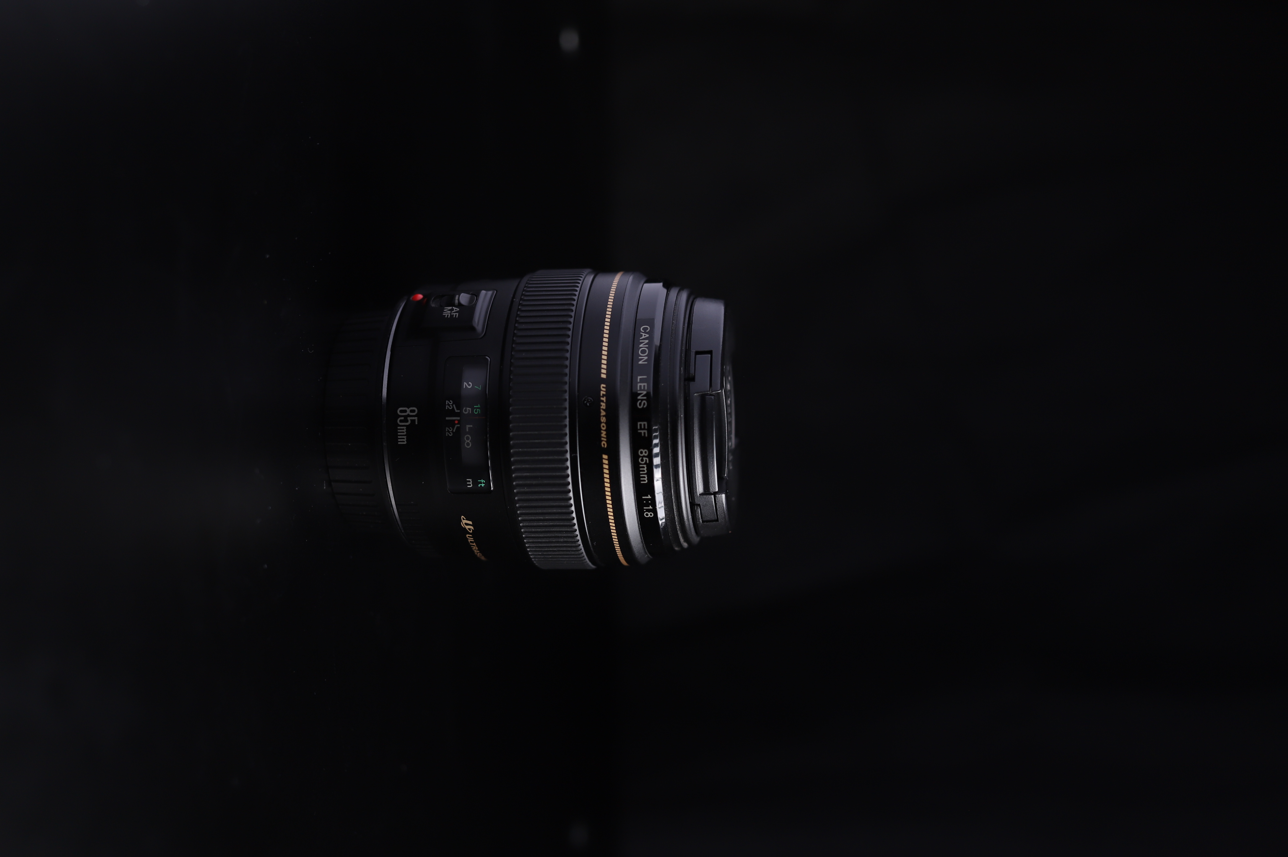 Canon ef 85mm f1.8 usm lens