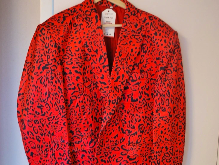 Röd leopardkostym