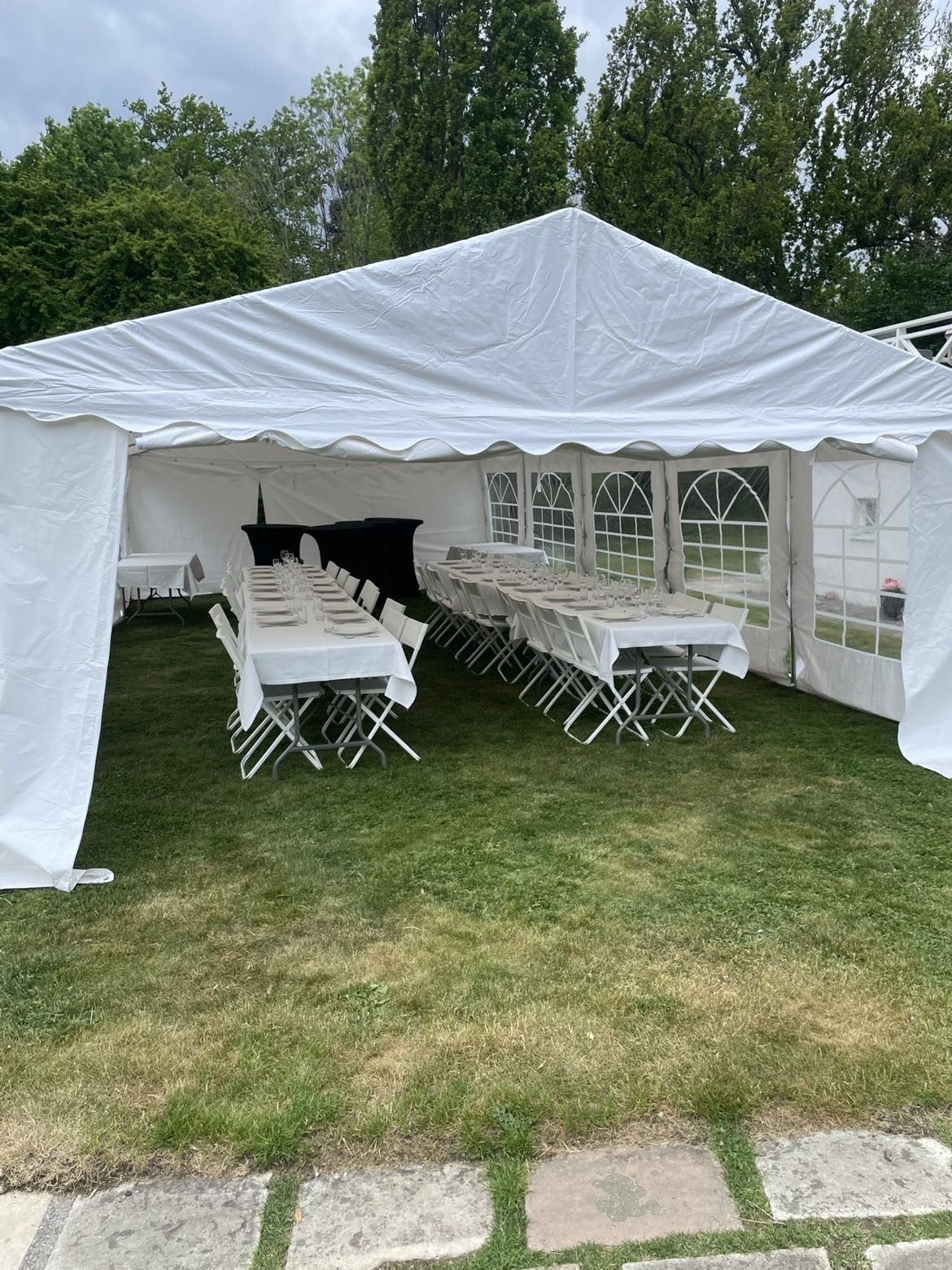Partytält 4x8m uthyres