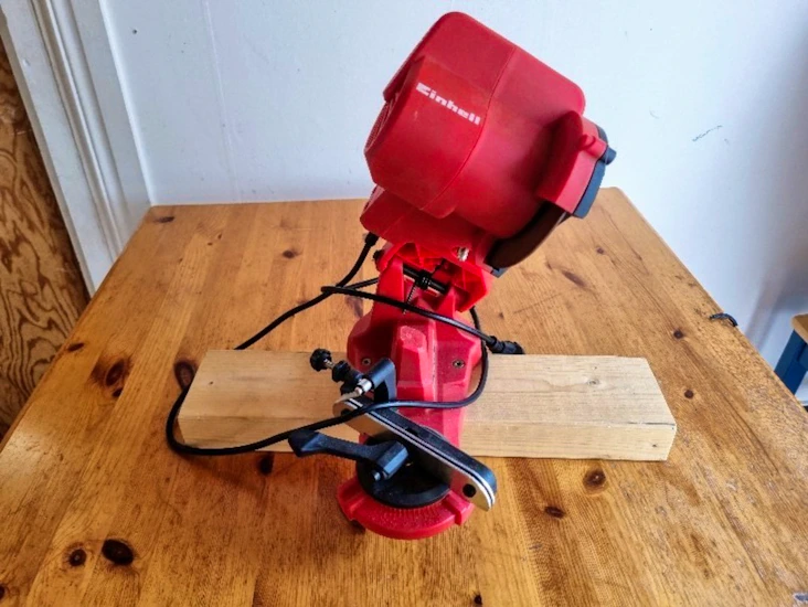 Motorsågs kedje slip