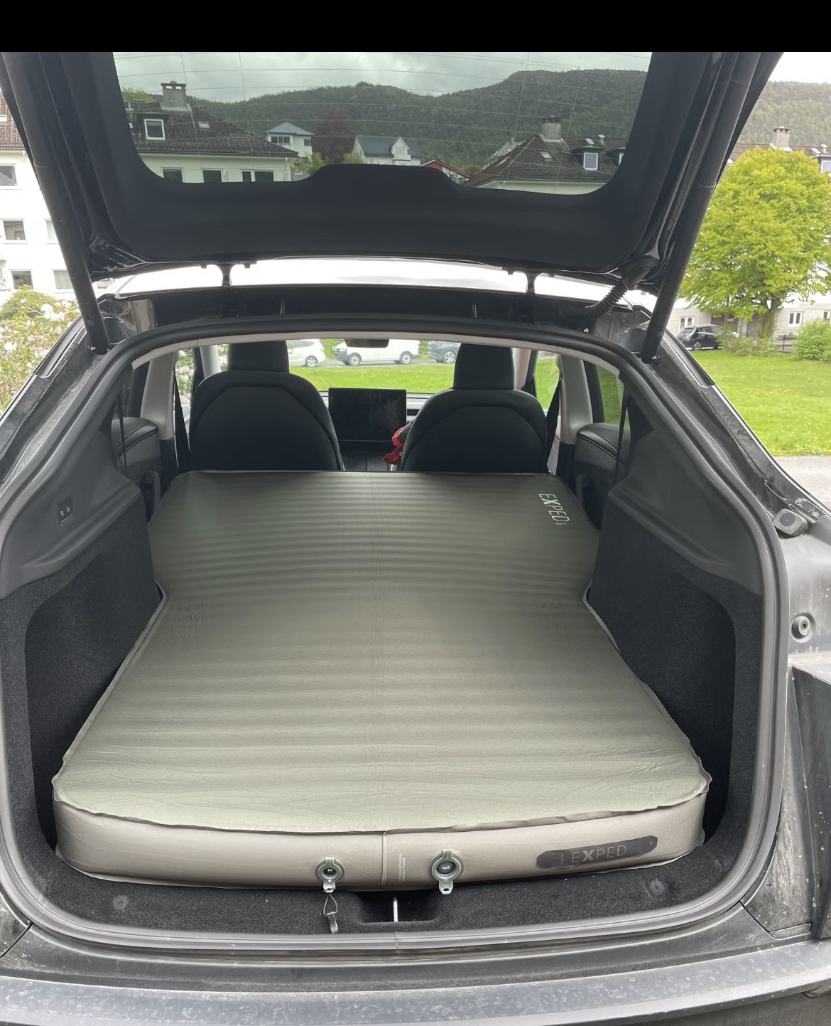 Exped madrass til tesla model y og solskjerming