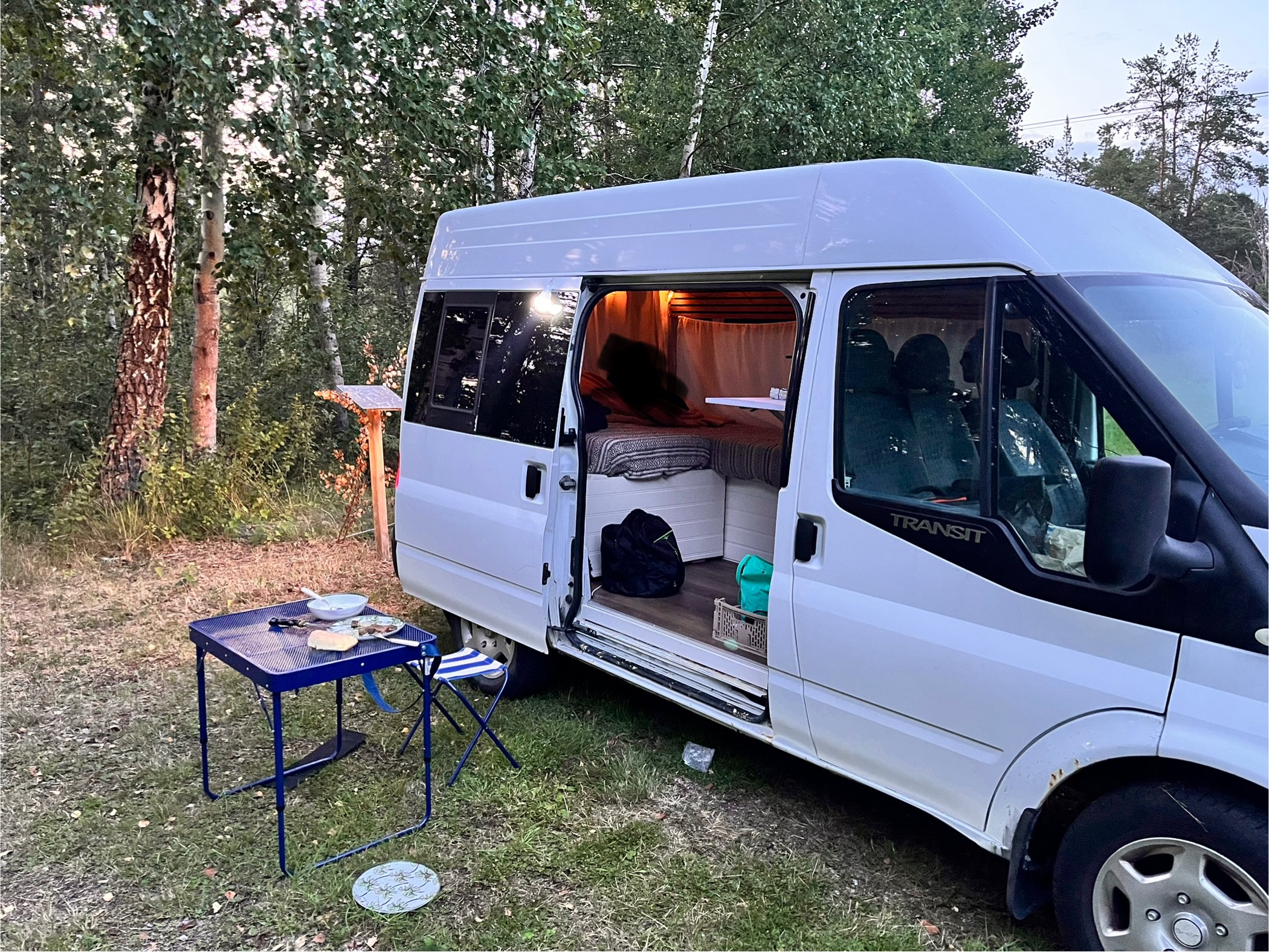 Husbil 5 meter 25 mil dag lättkörd b körkort uthyrning från 1+ dag