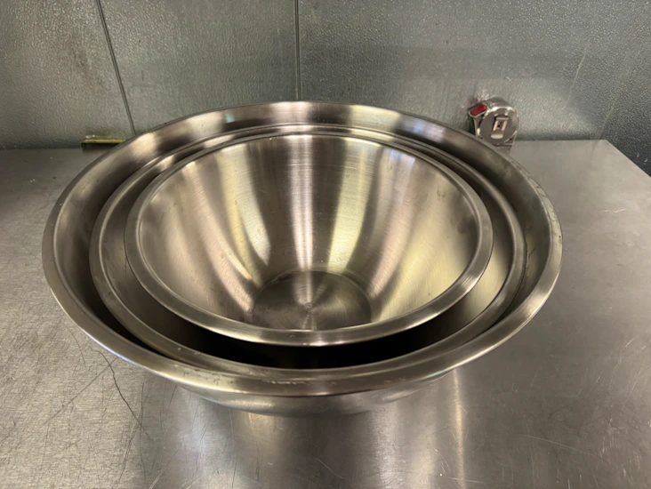 Large silver mixing bowls set (3)