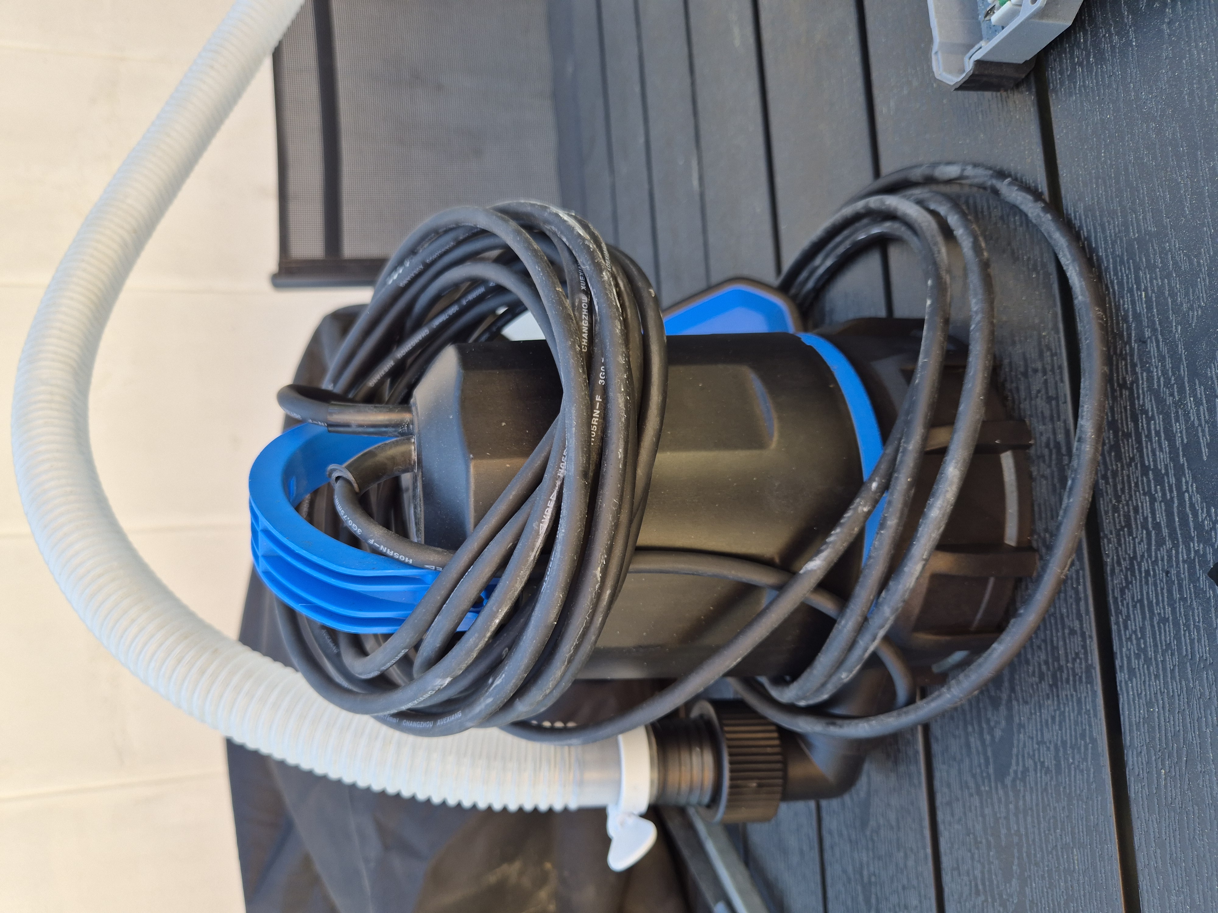 Dränkbar pump med slang