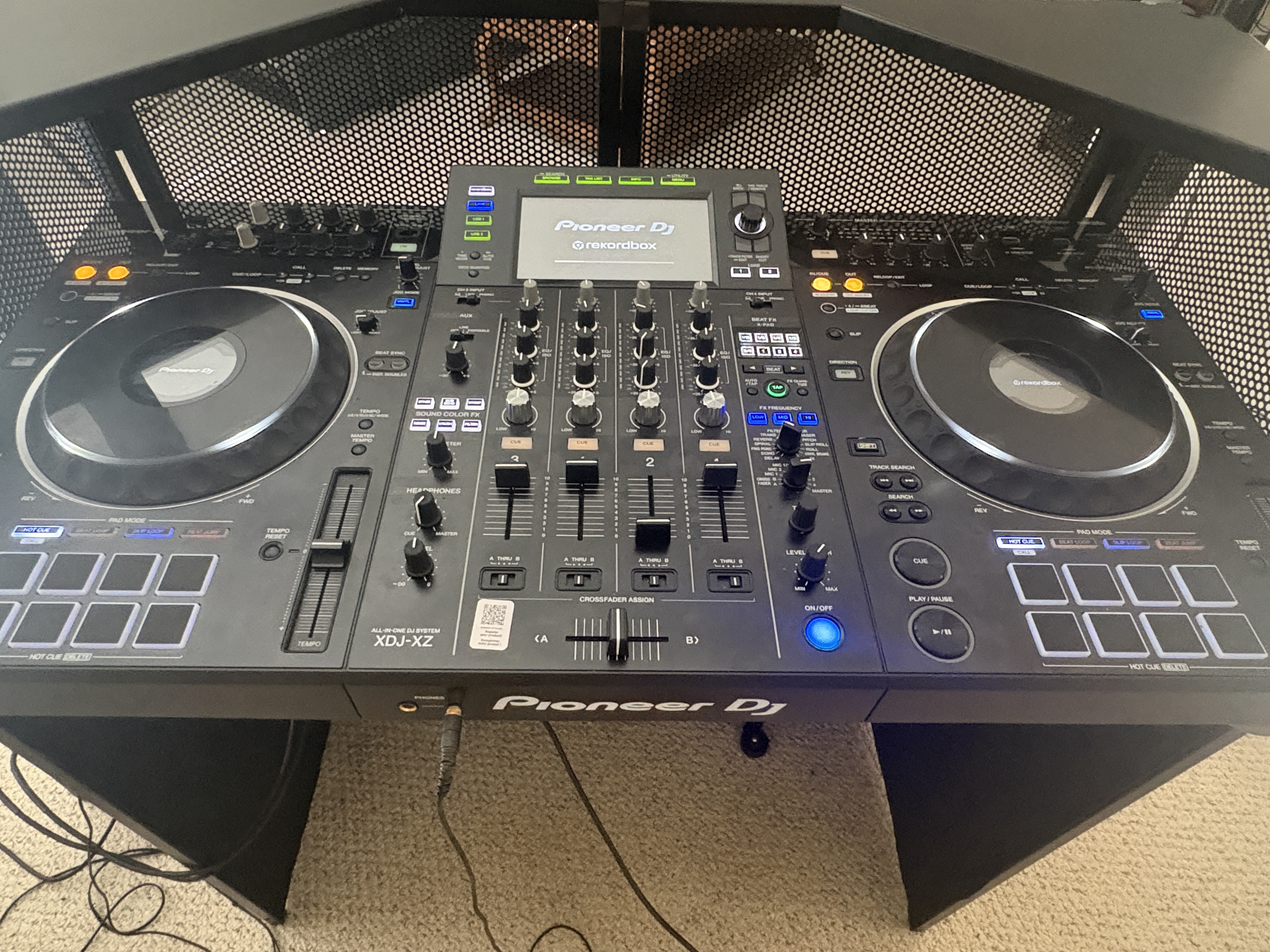 Rent Pioneer XDJ-XZ White from Sky W for $86 - 150/day