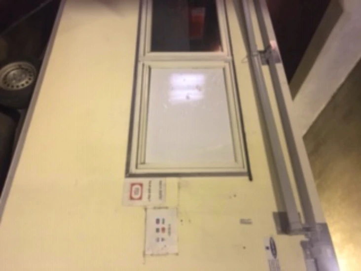 Mobilt kjøkken med kjøleskap