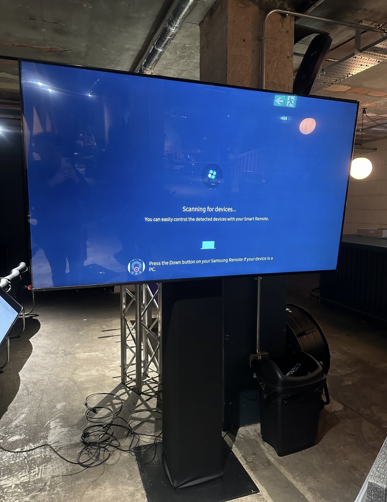 65" led smart 4k tv on exhibition stand - delivered & collected