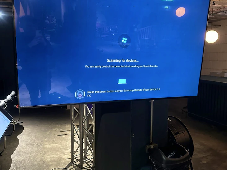 65" led smart 4k tv on exhibition stand - delivered & collected