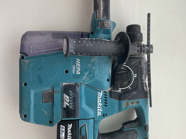 Makita dhr242 poravasara + hepa suodatin