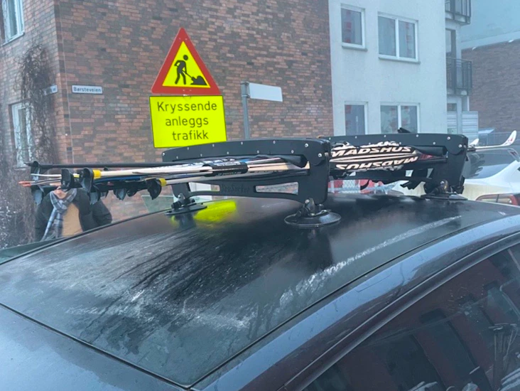 Genialt skistativ med vakuumsugekopp