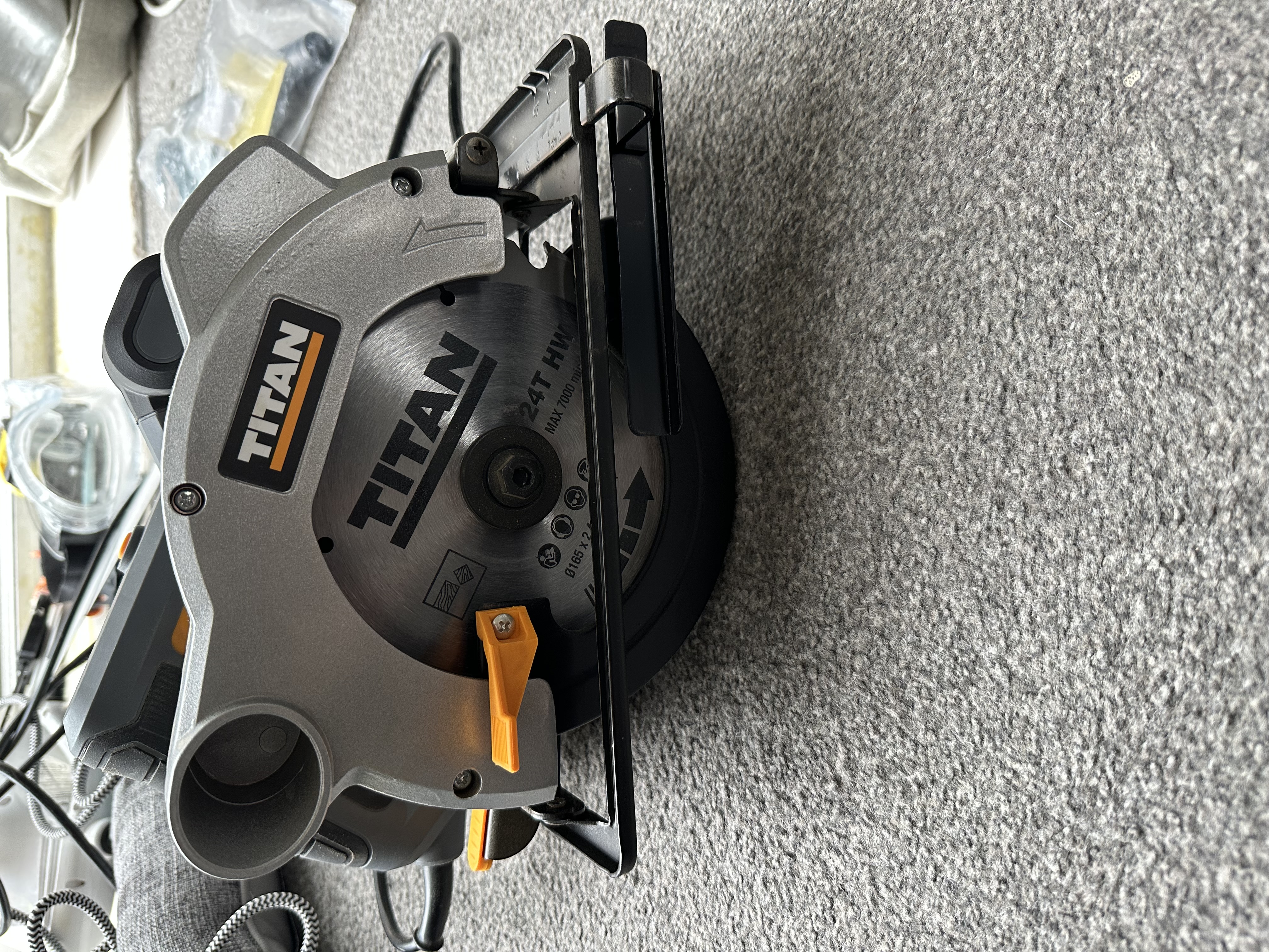 Titan circular saw 1200w