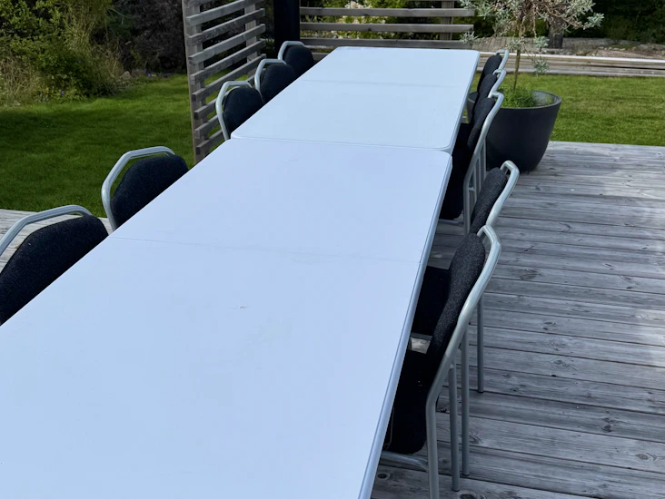 3 st hopfällbara bord med 10 stolar
