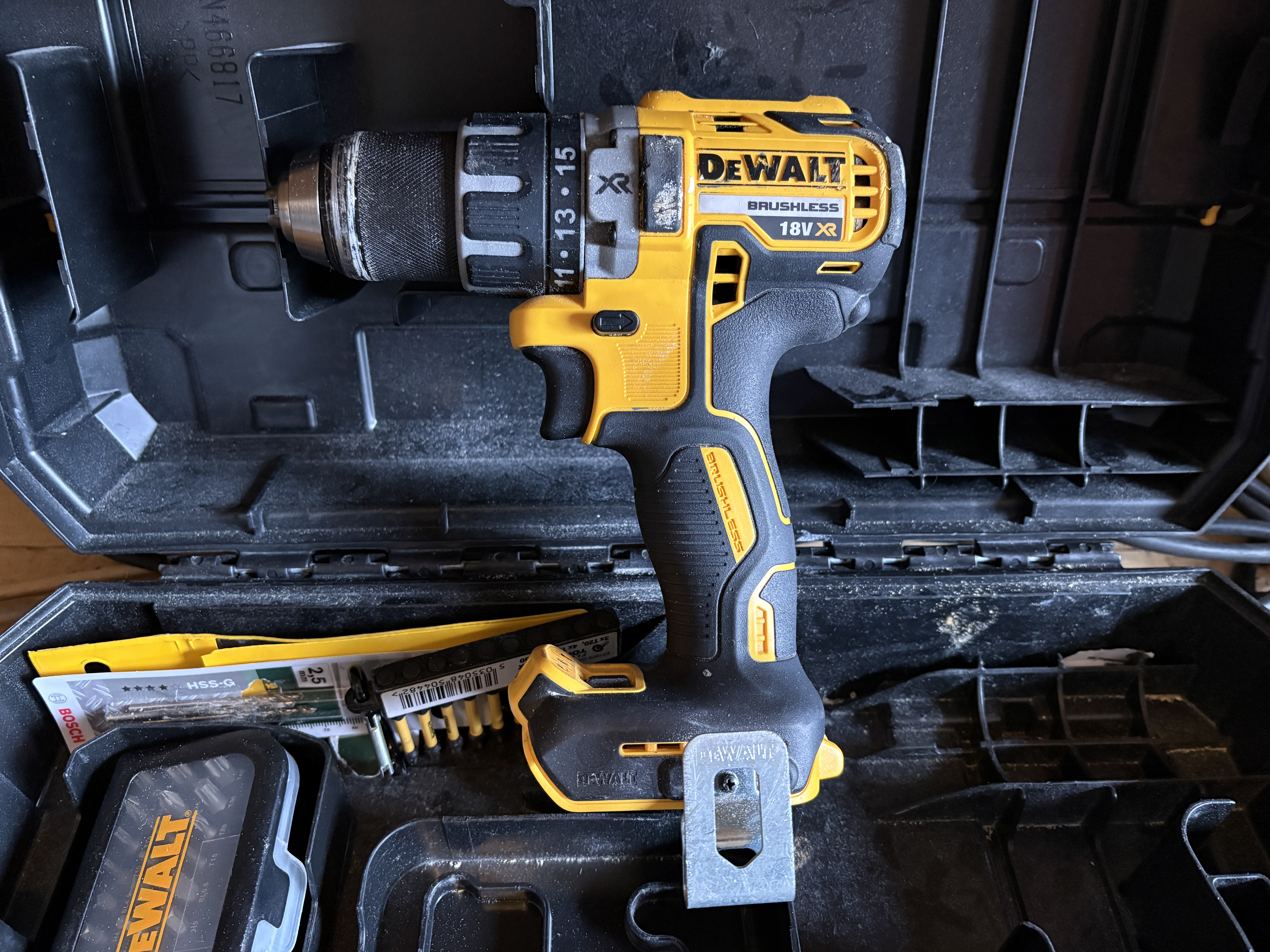 Dewalt skrutrekker m/batteri, lader og bits