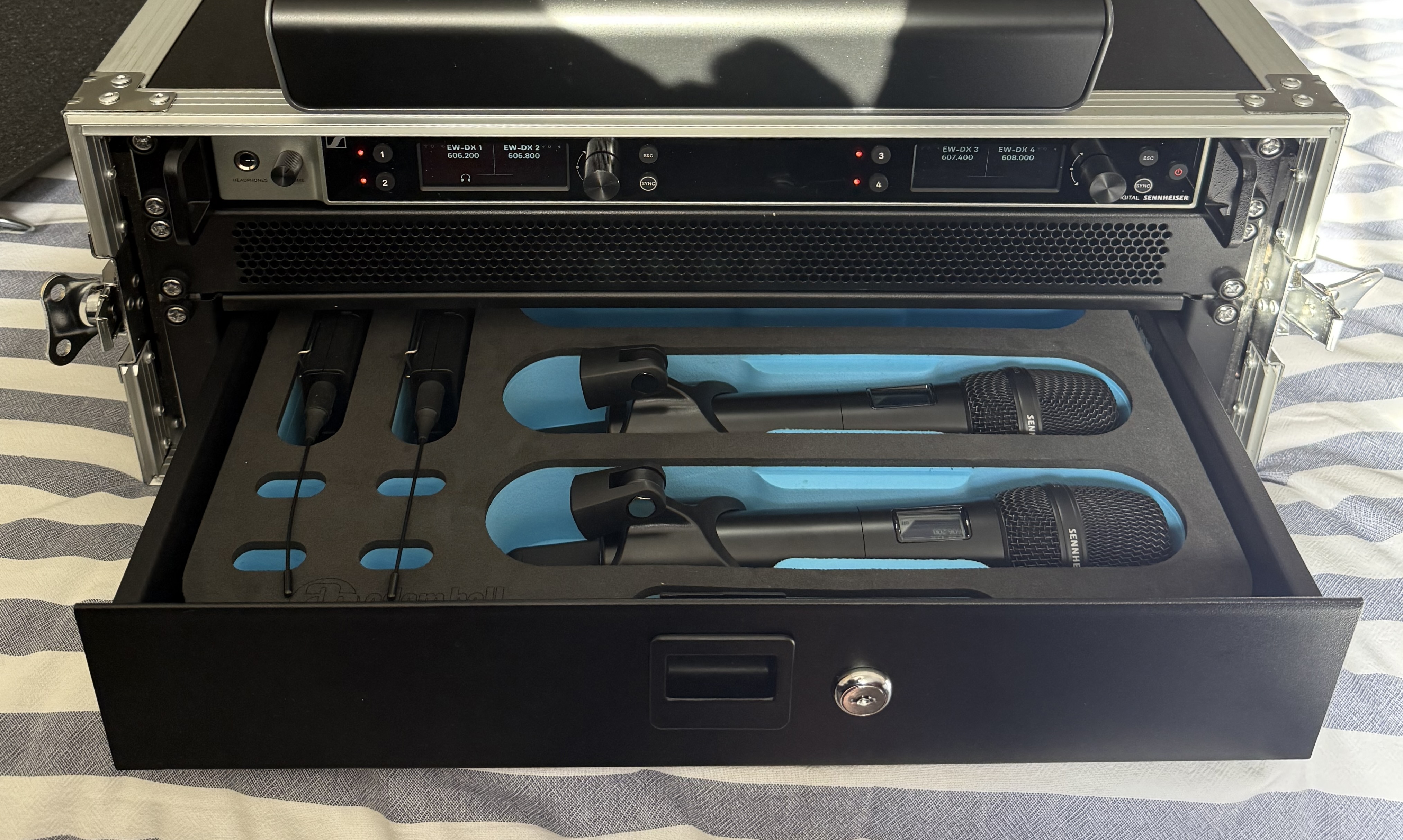 Sennheiser ew-dx - 4 way radio mic kit with dante (s1-10) ch38