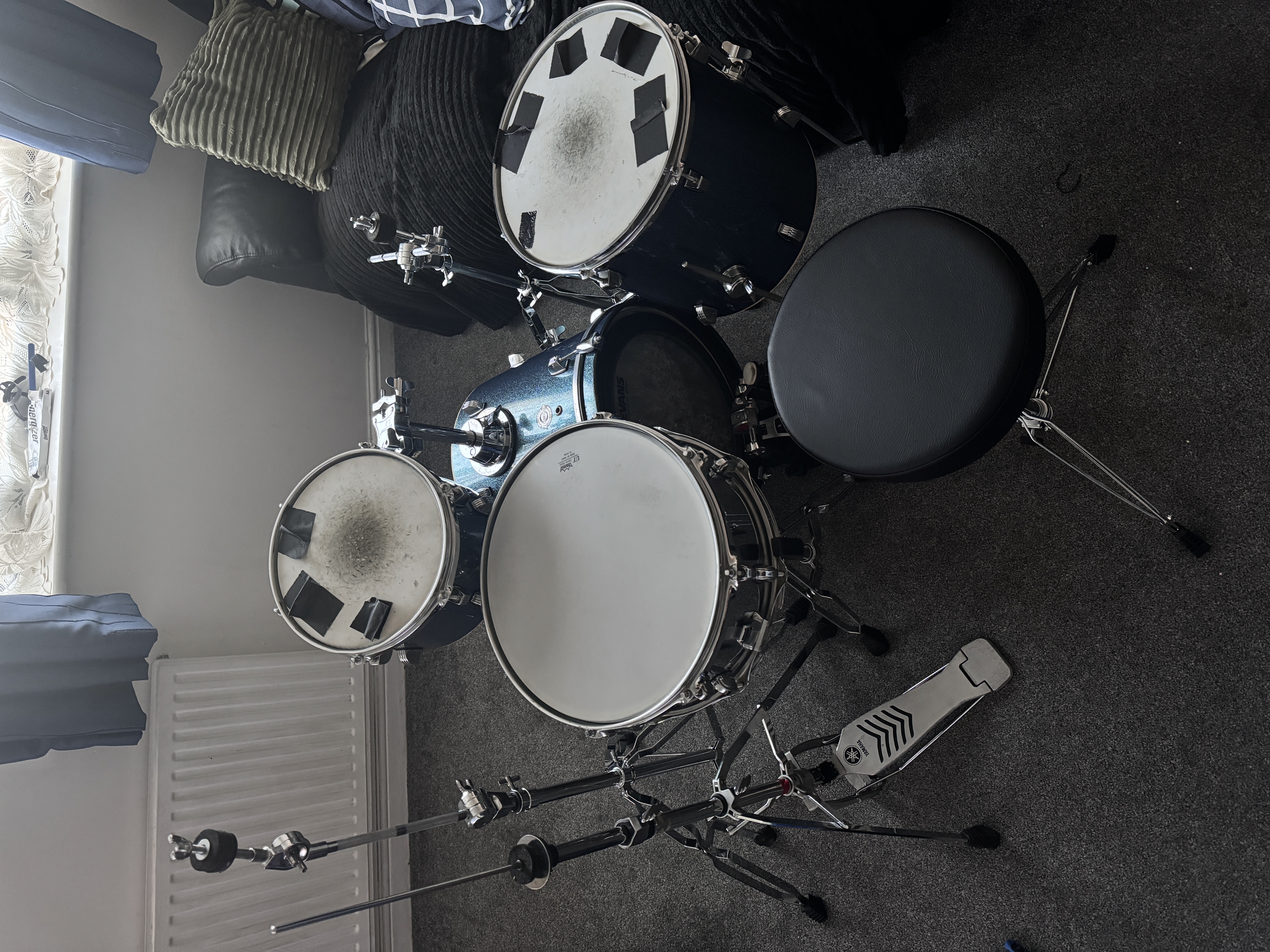 4-piece jazz drum kit for rent – compact & warm tone