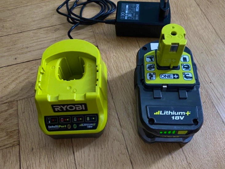 Ryobi batteri och laddare