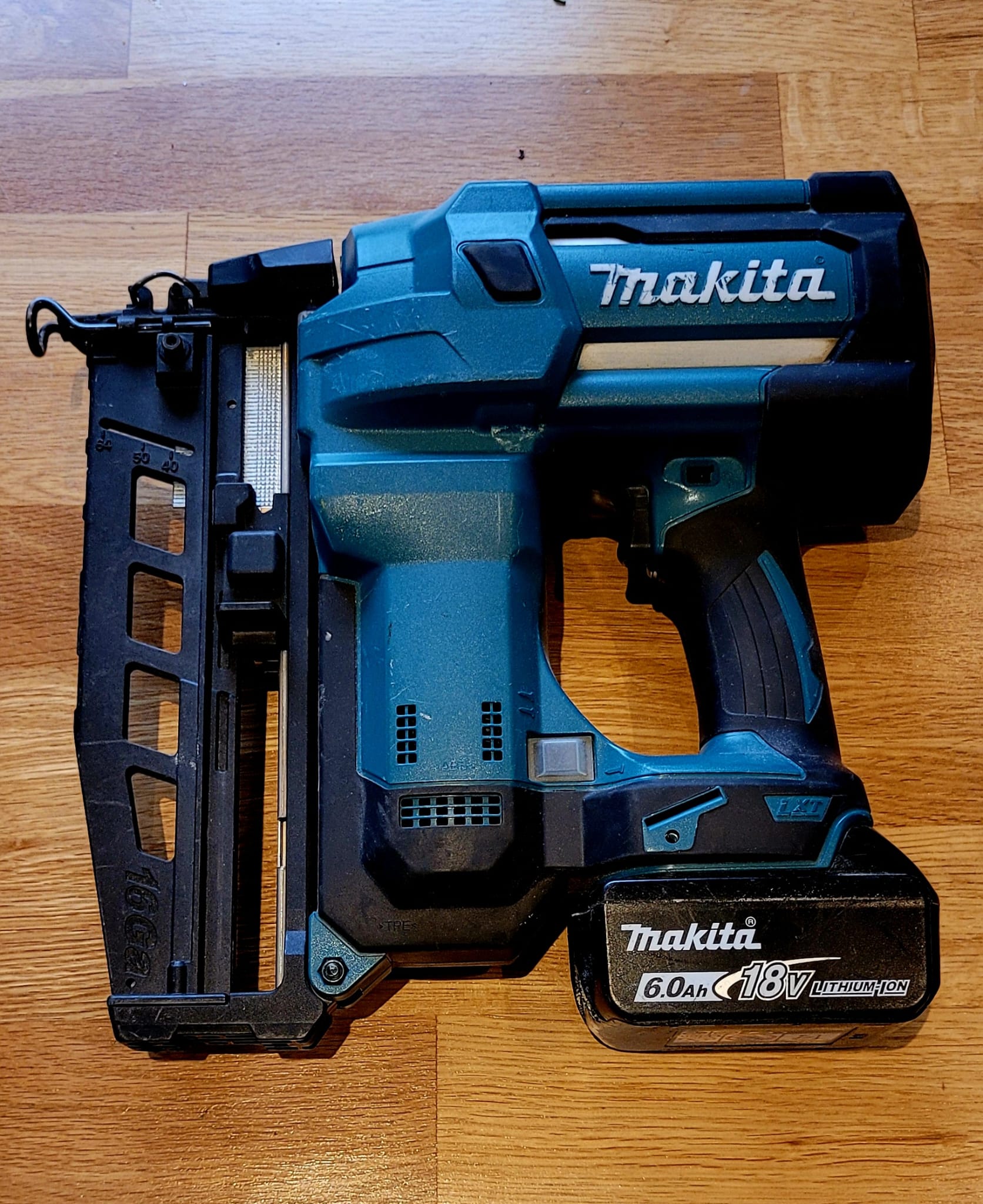 Kraftfull batteridriven dyckertpistol – makita dbn600 (16ga)