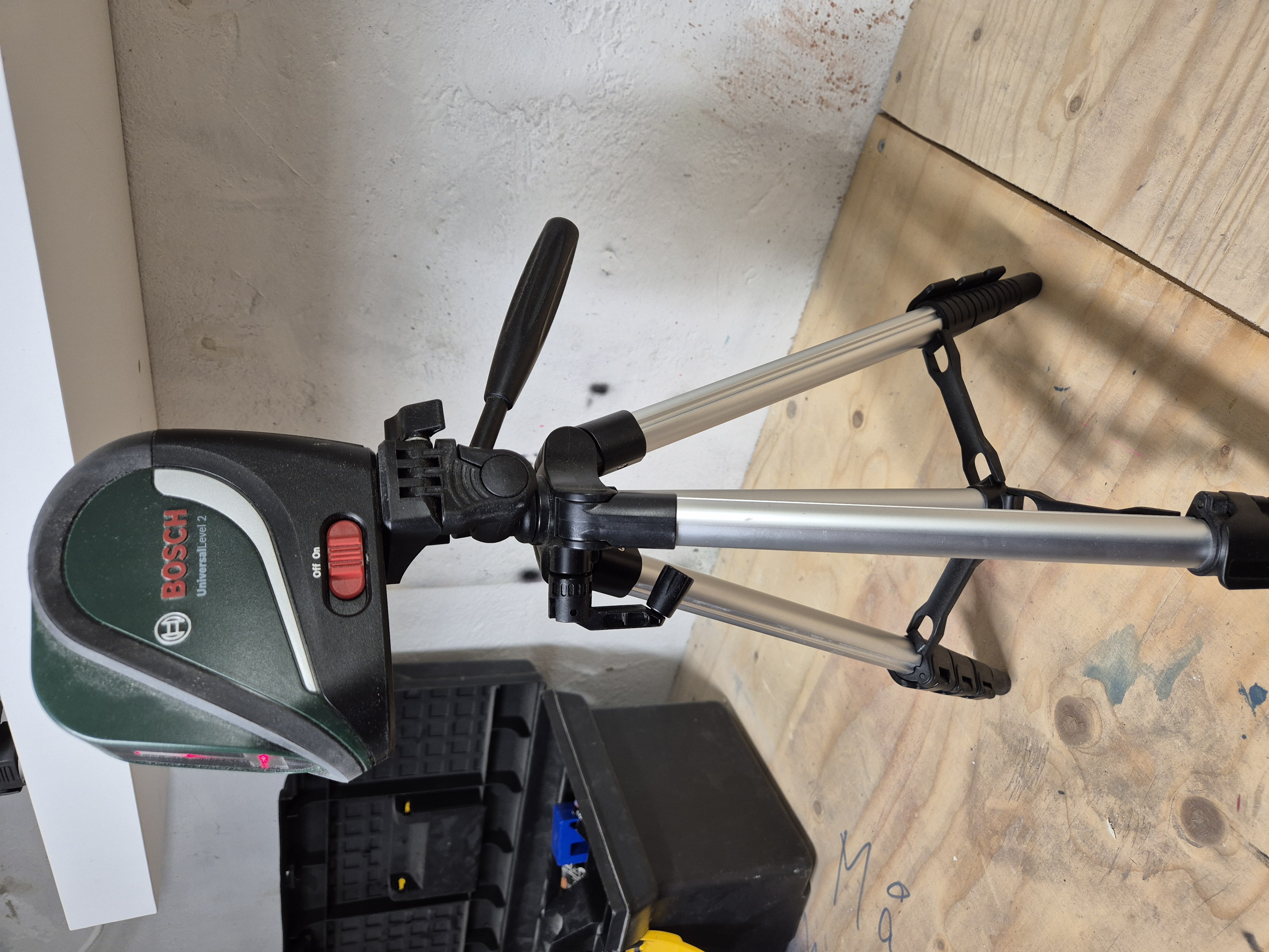 Bosh krysslaser med stativ