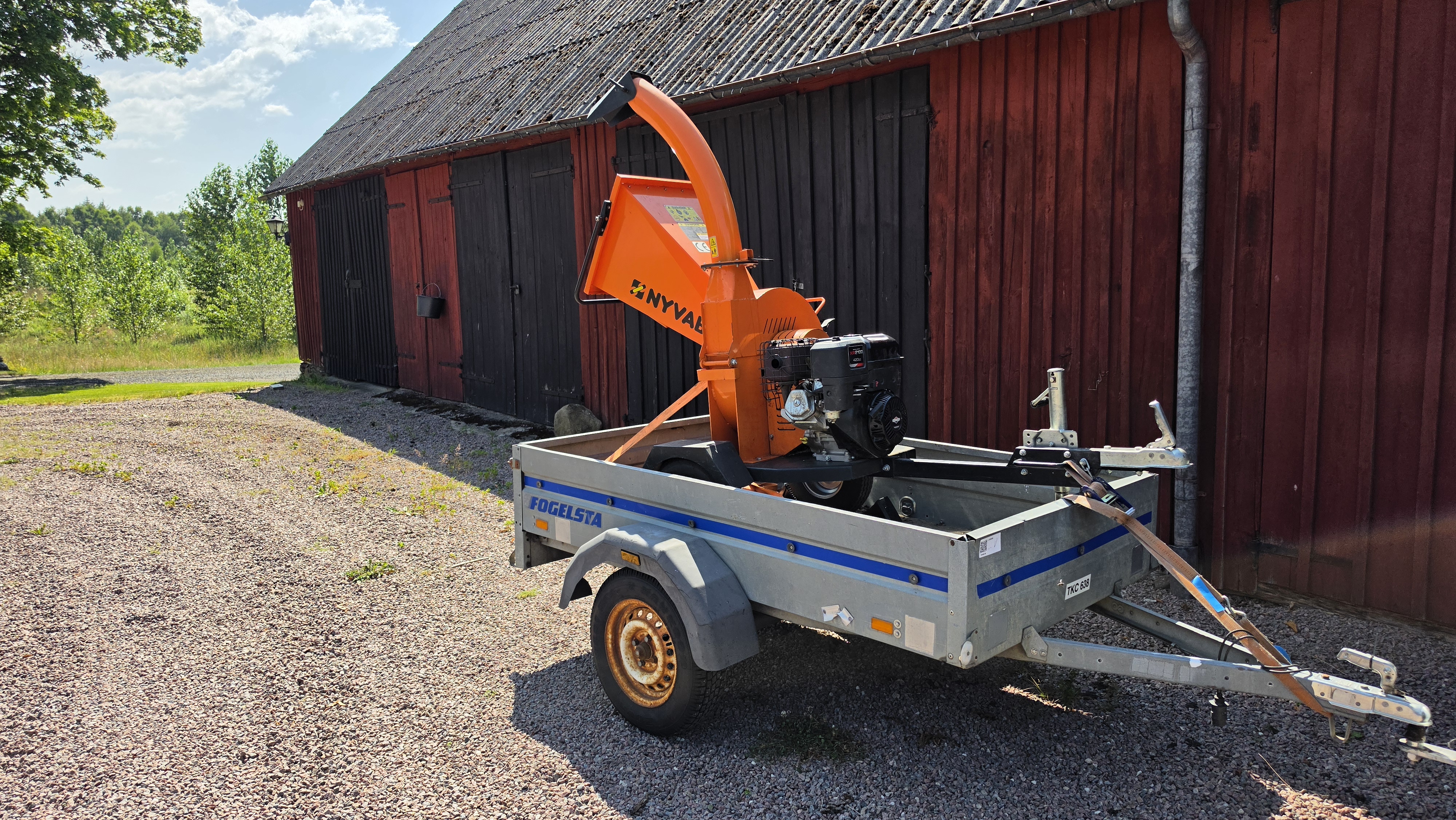 Släpvagn - hyres endast ut tillsammans med flismaskin eller mark-vibrator.