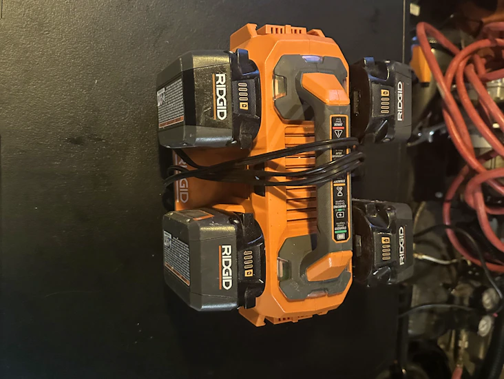 Ridgid 18v 6-port sequential battery charger