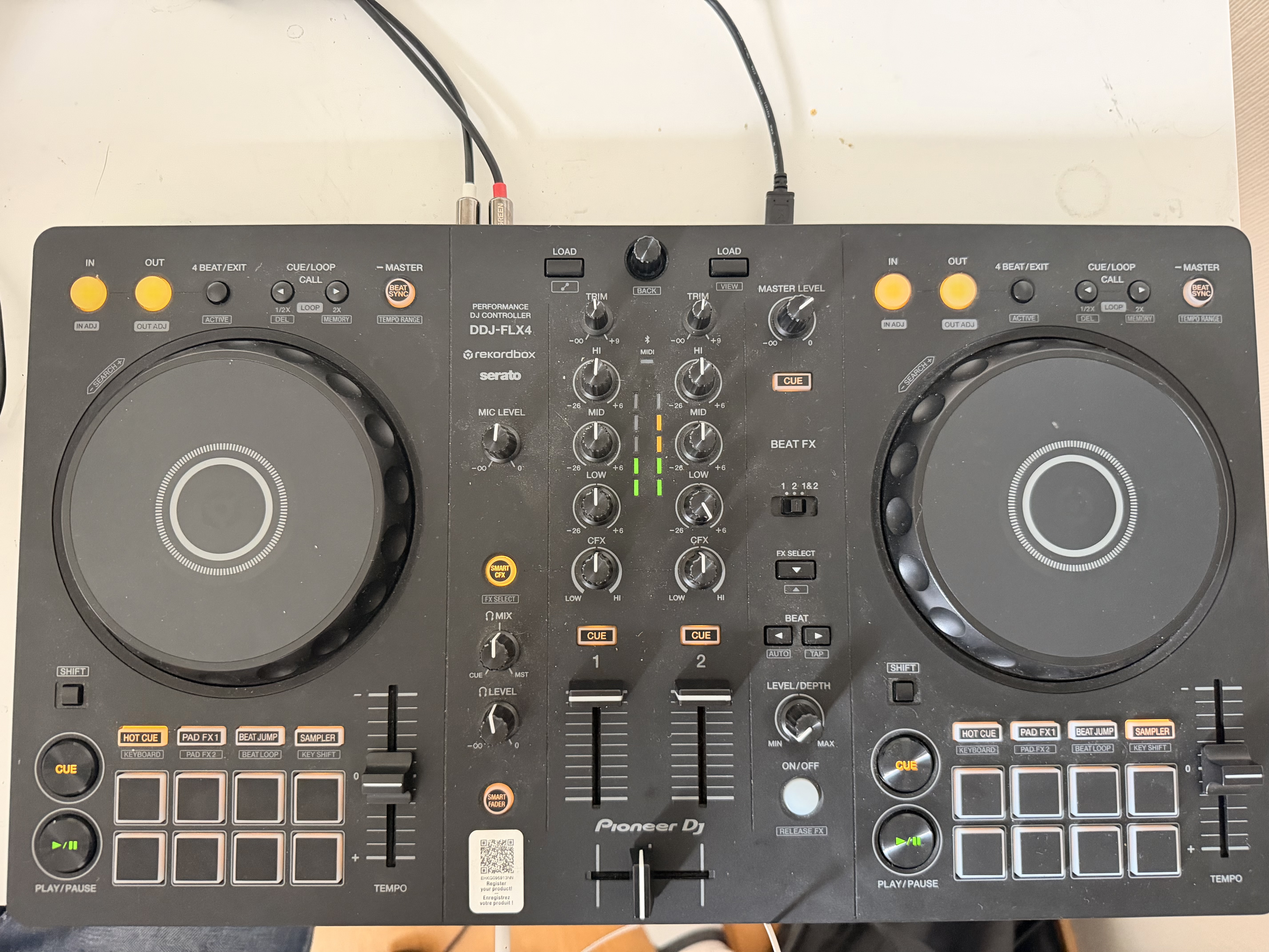 Dj deck - flx 4 