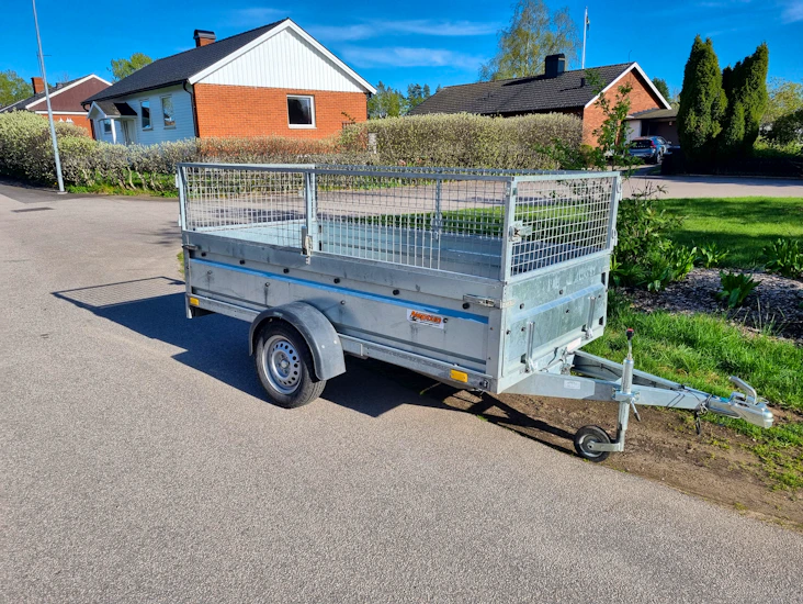 Släp med avtagbart kapell