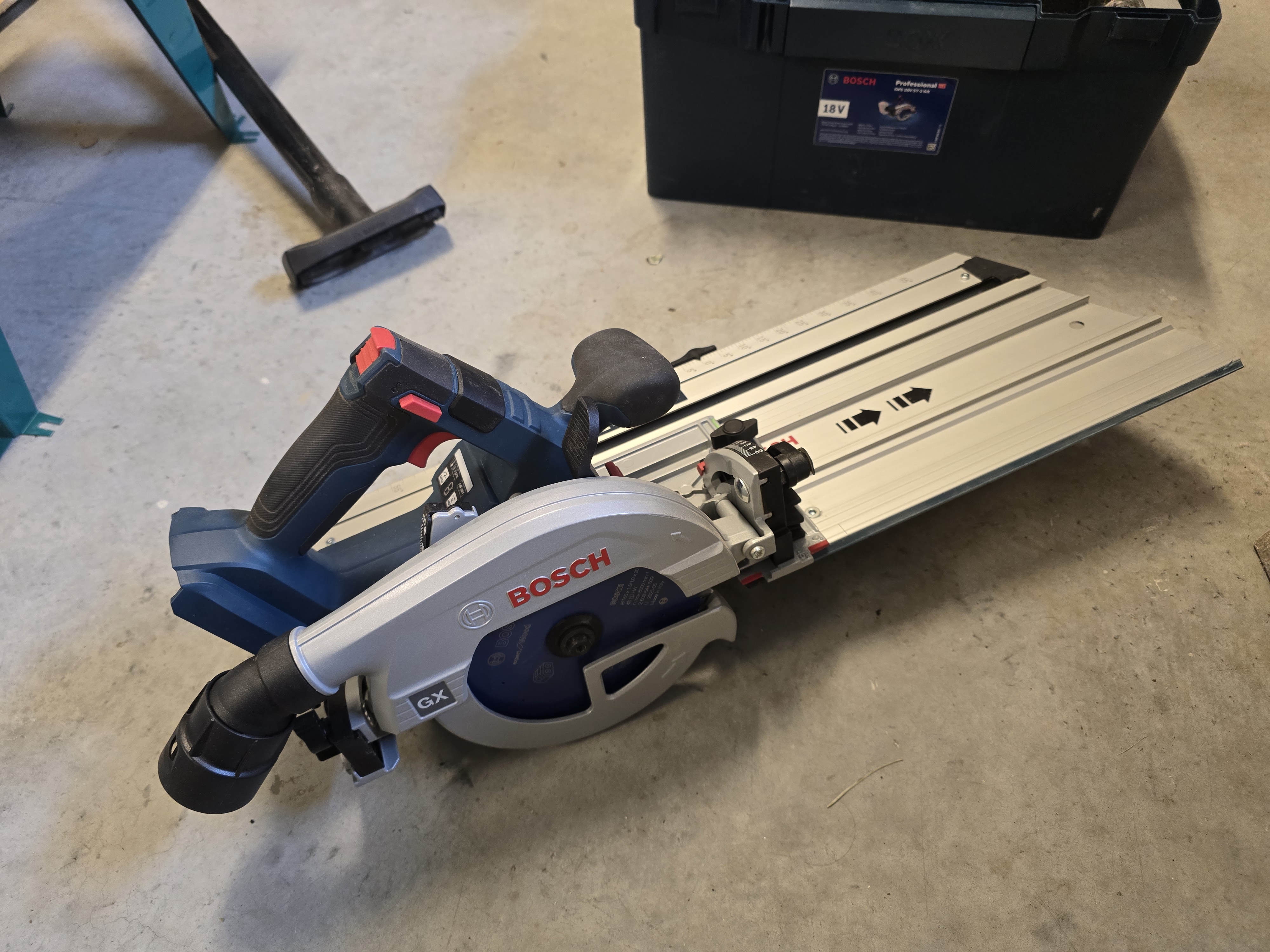 Batteridriven cirkelsåg + kapskena – bosch professional gks 18v-57-2 gx (ersätter kapsåg)