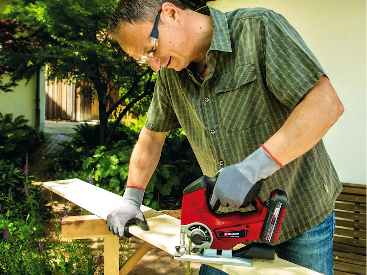 Kraftfull batteridriven sticksåg einhell 18v