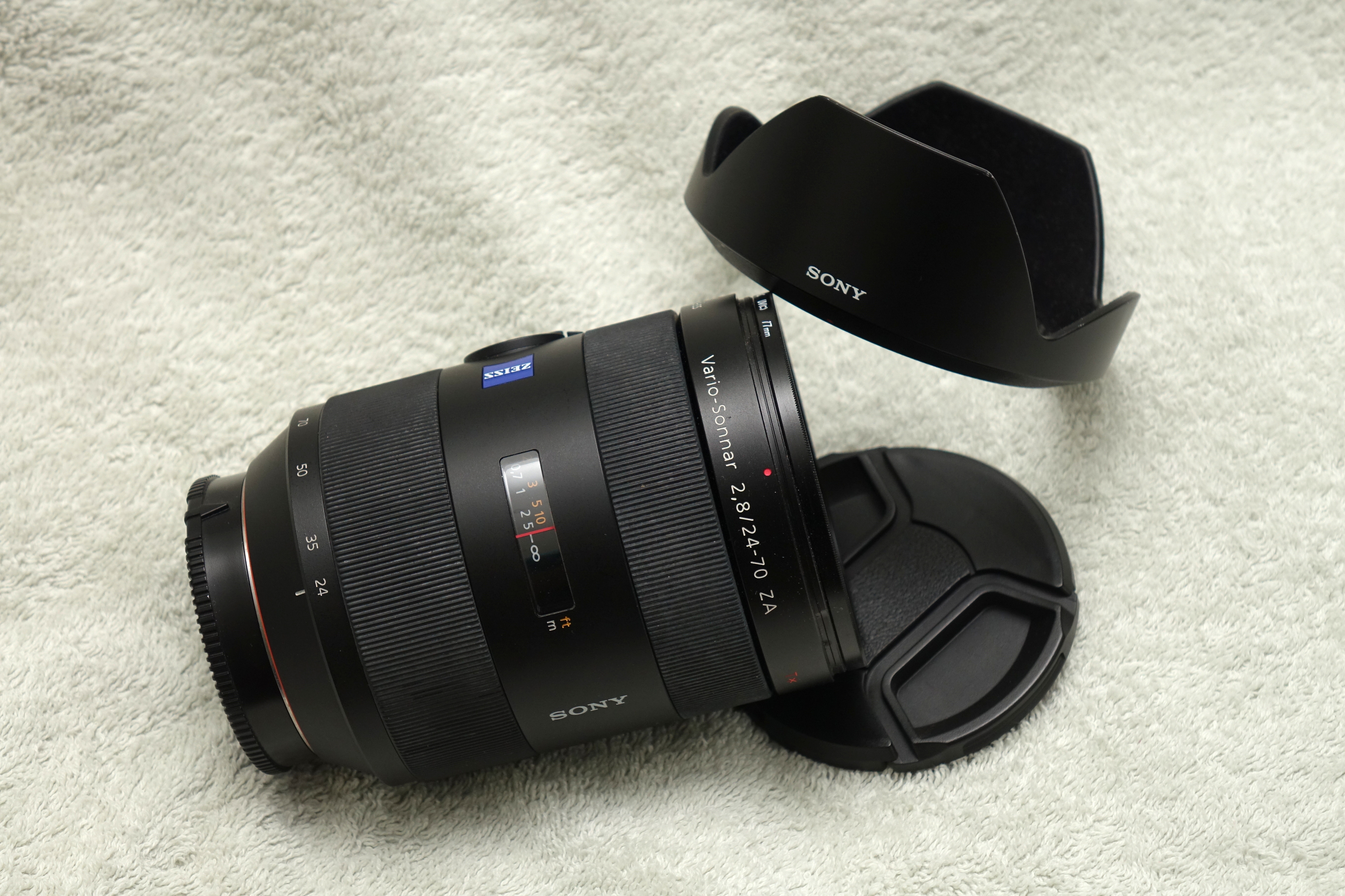 Sony zeiss za 24-70mm f2.8 lens (sony a-mount)
