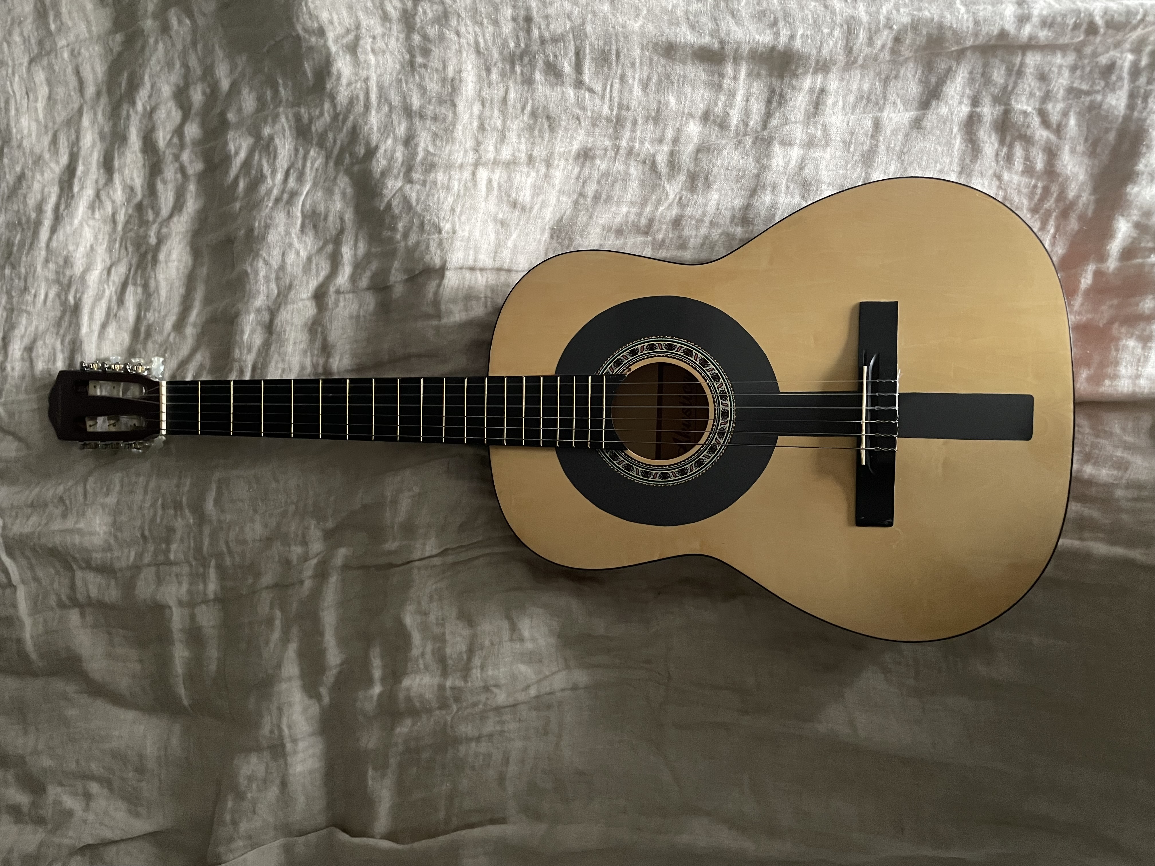 Akustisk gitarr av märket akustica