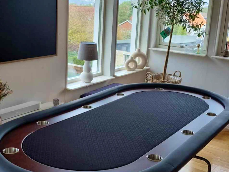 Pokerbord med pokerset